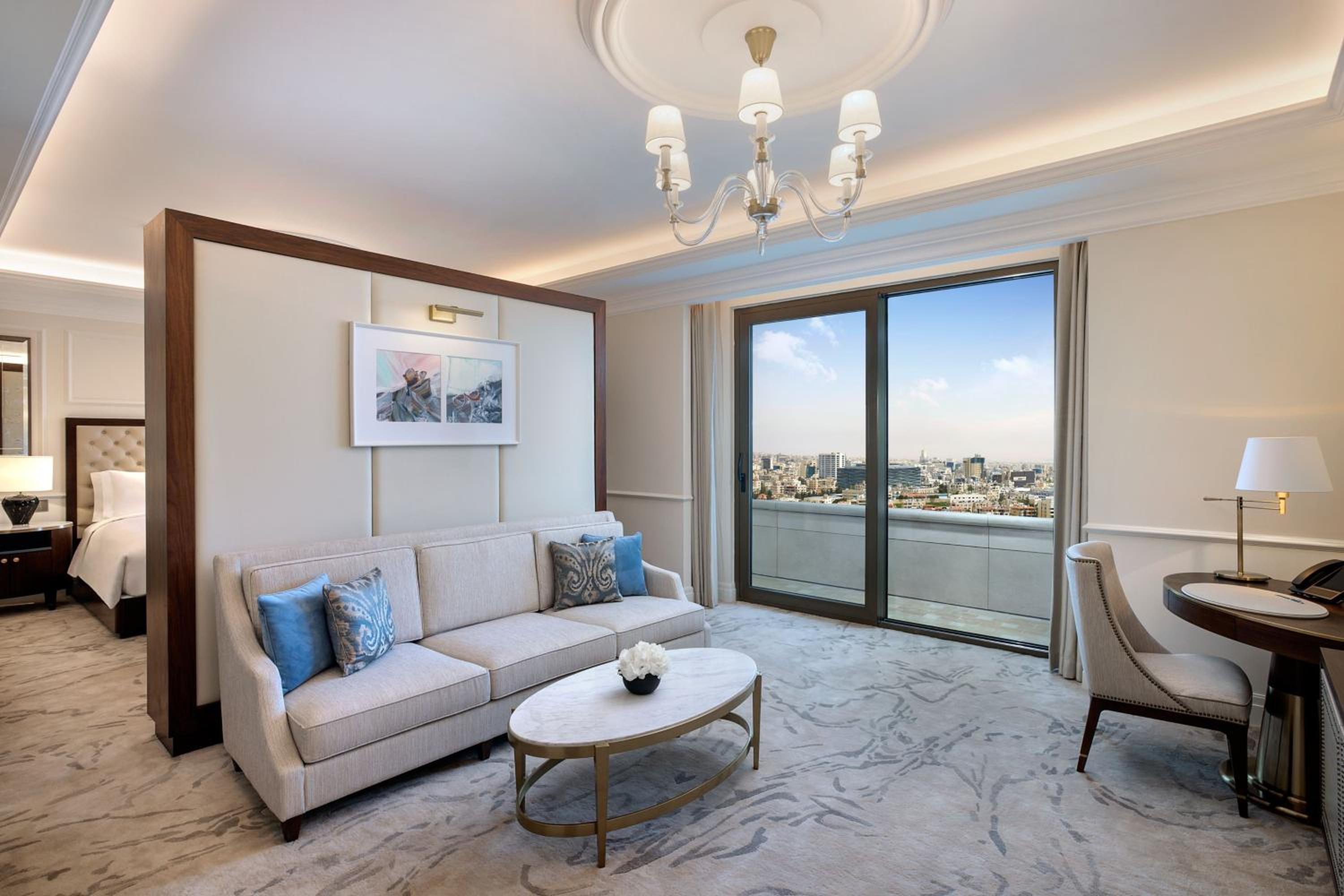 Ritz-Carlton, Club lounge access, Suite, 1 King, City view  - Photo 10