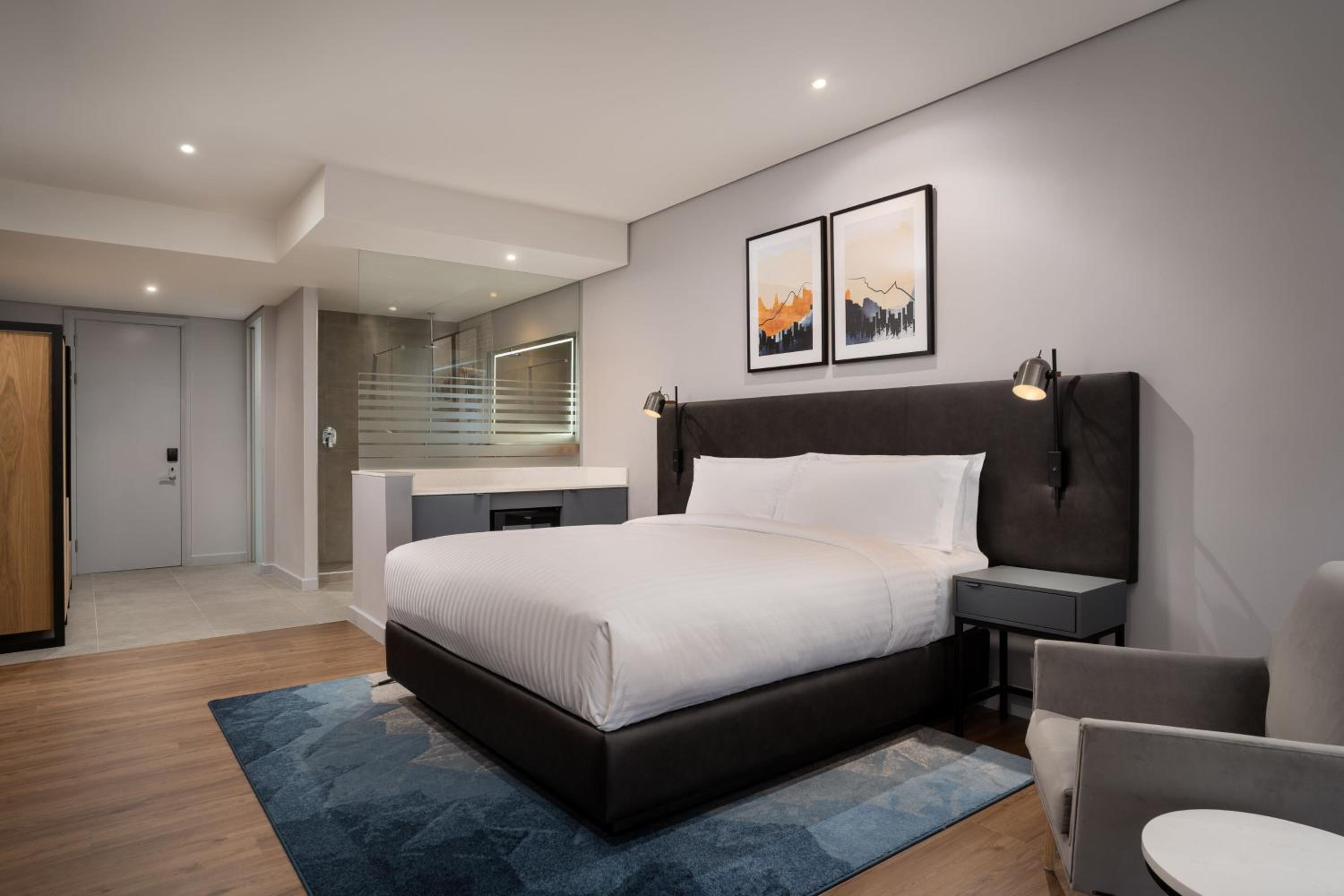 Guest room, 1 King, Limited view - Photo 7