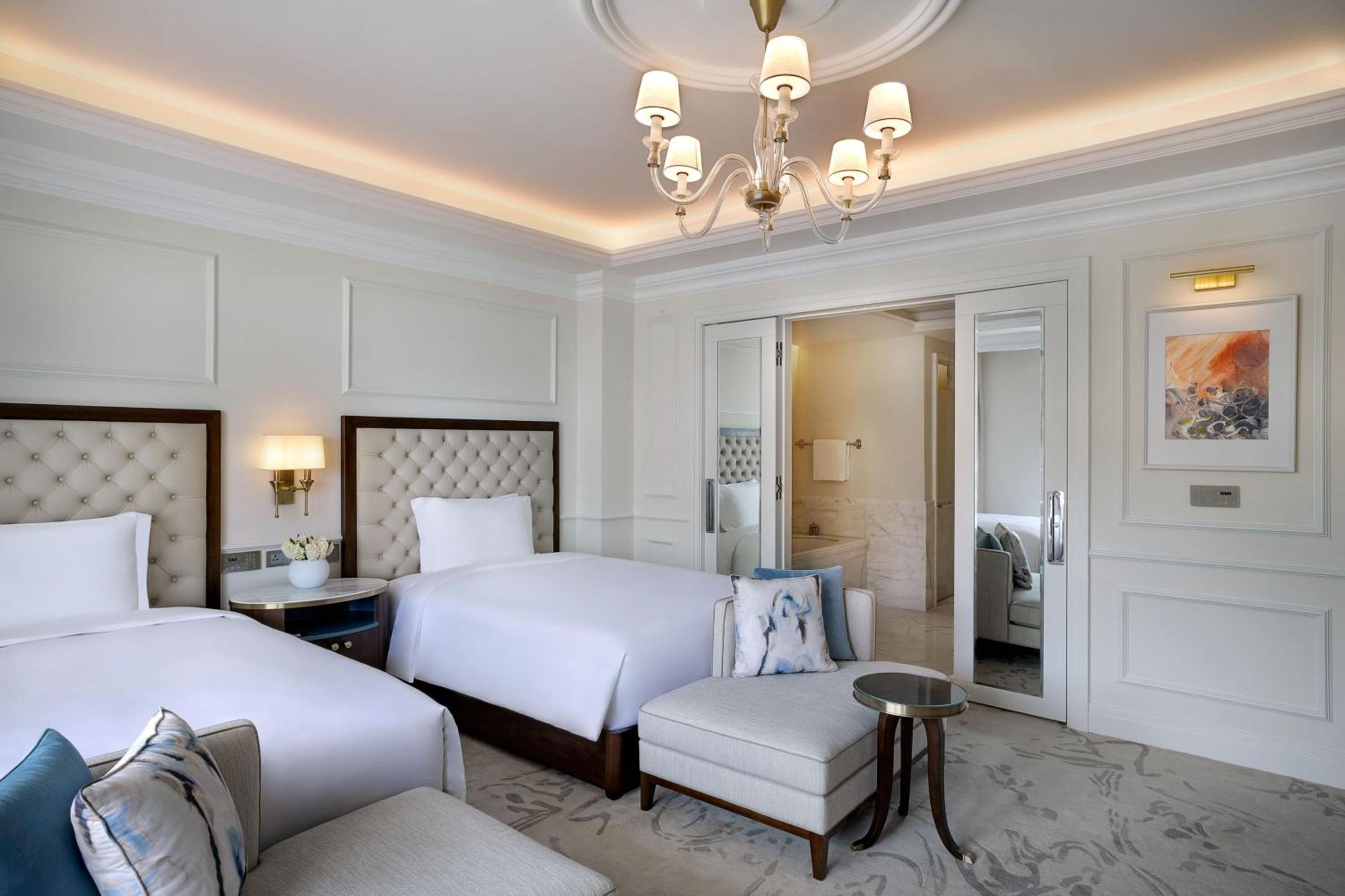 Deluxe, Guest room, 2 Queen, City view - Photo 6