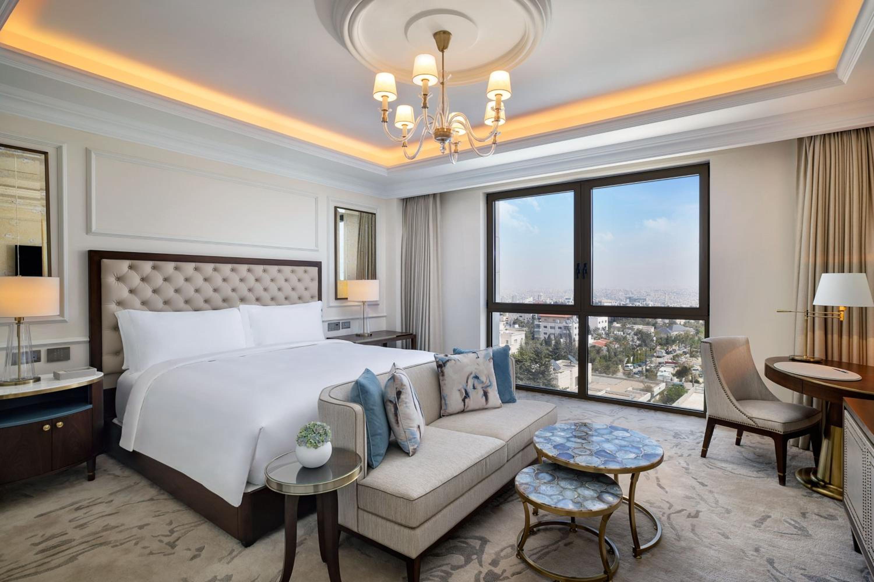 Deluxe, Guest room, 1 King, City view  - Photo 2