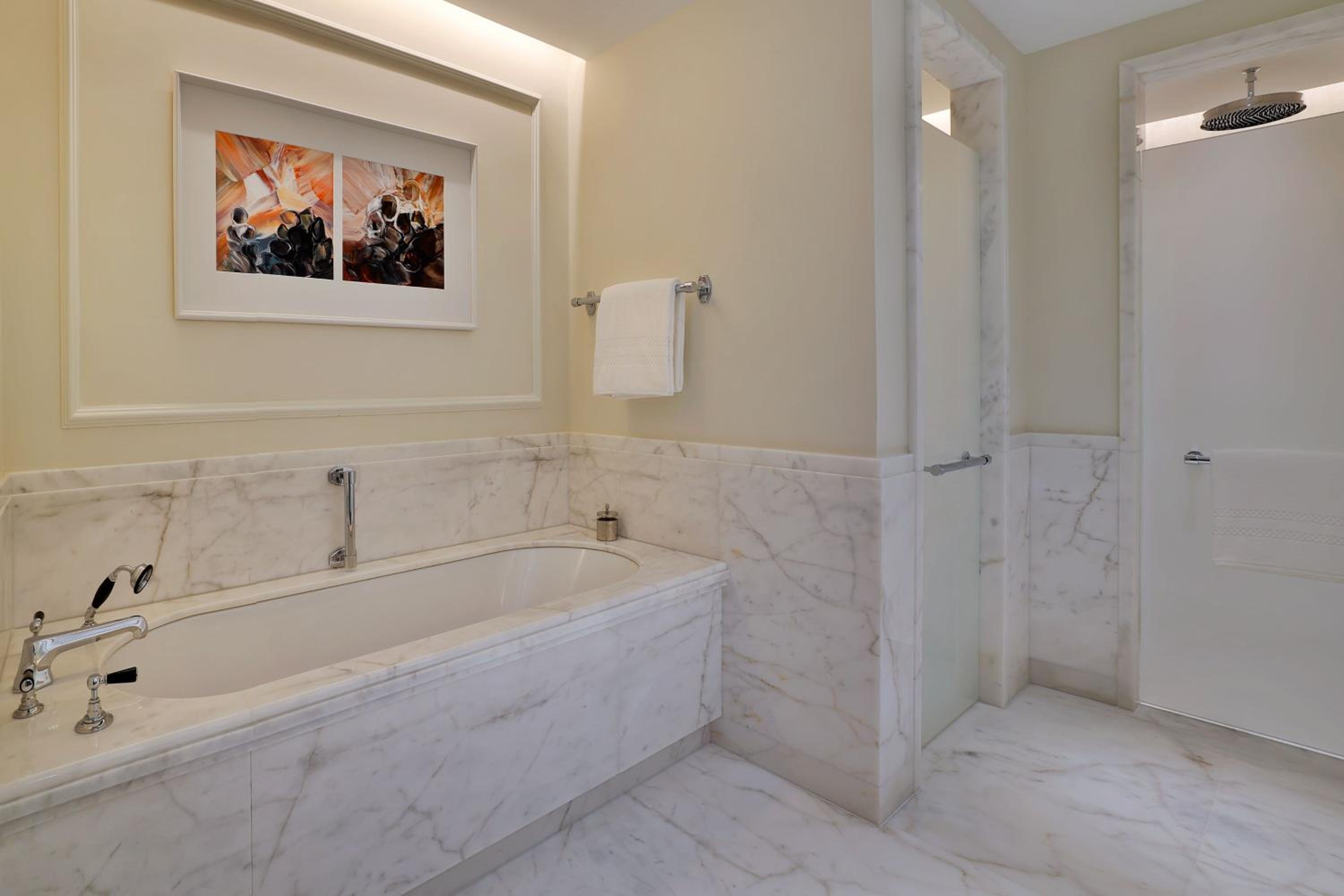 Deluxe, Guest room, 1 King, City view  - Photo 12