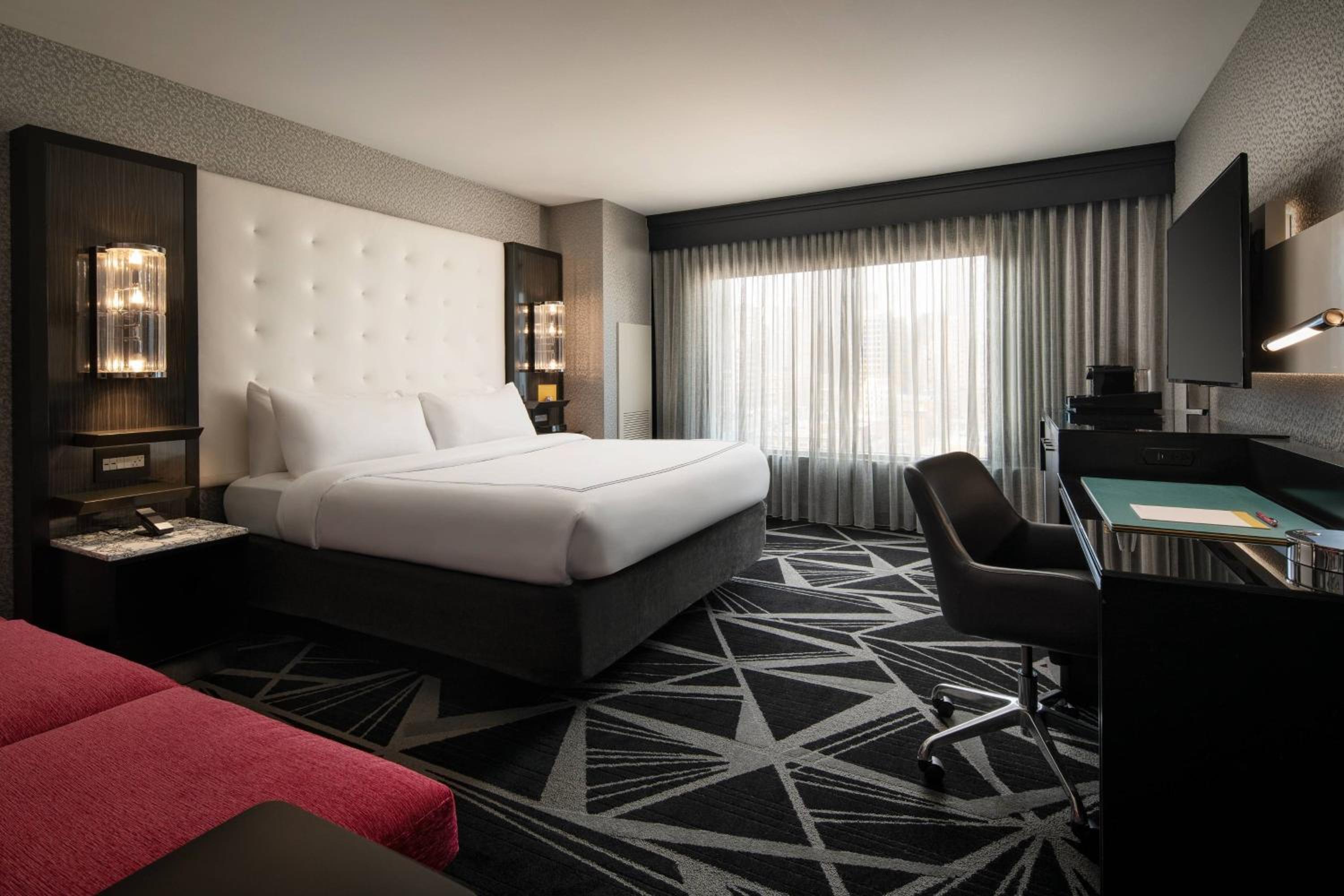 King Guest Room - Photo 5