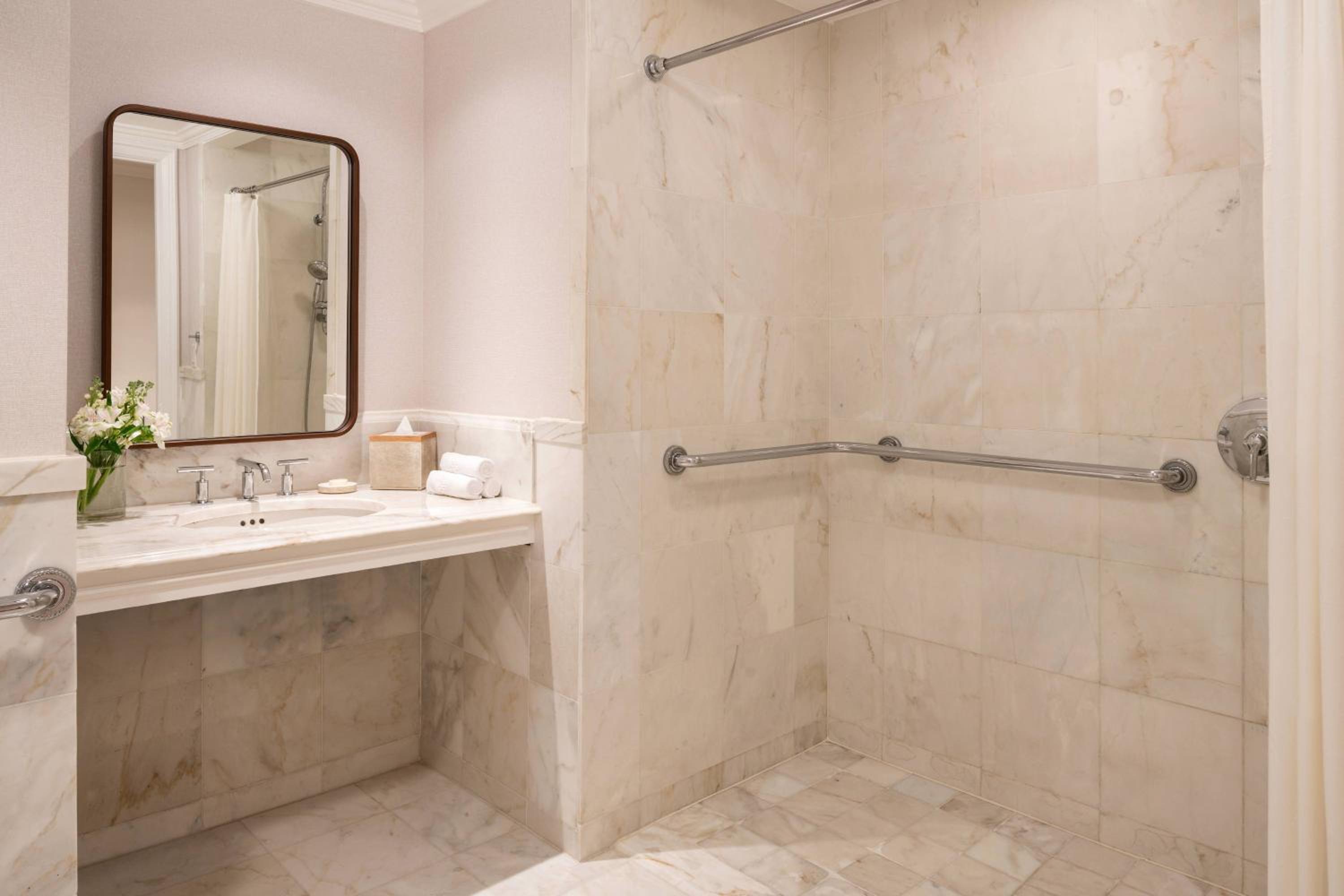 1 King Bed, Resort View, Mobility Accessible Guest Room, Adapted Tub