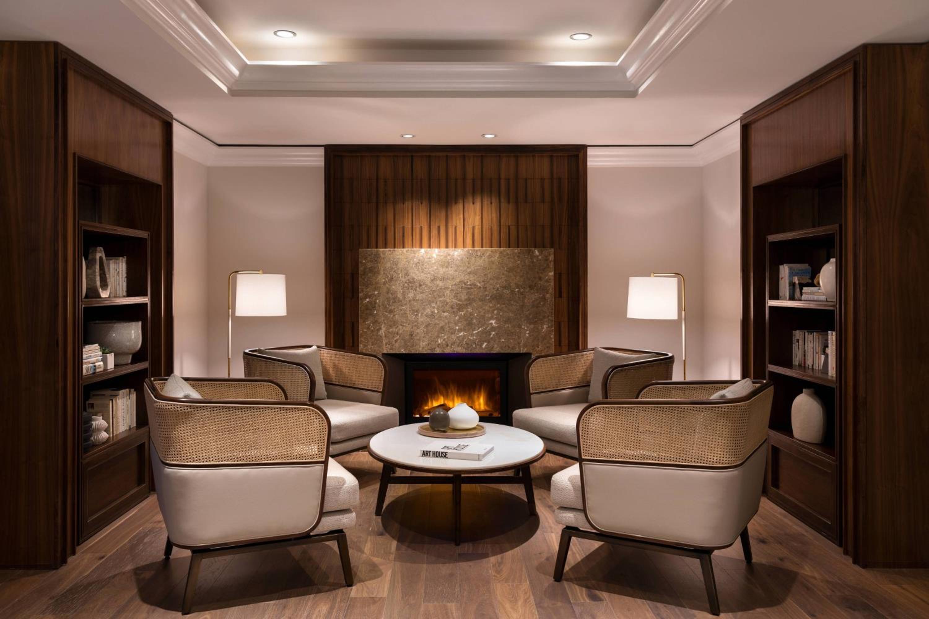 Club Lounge Access, 2 Queen Beds, Lake View, Guest Room