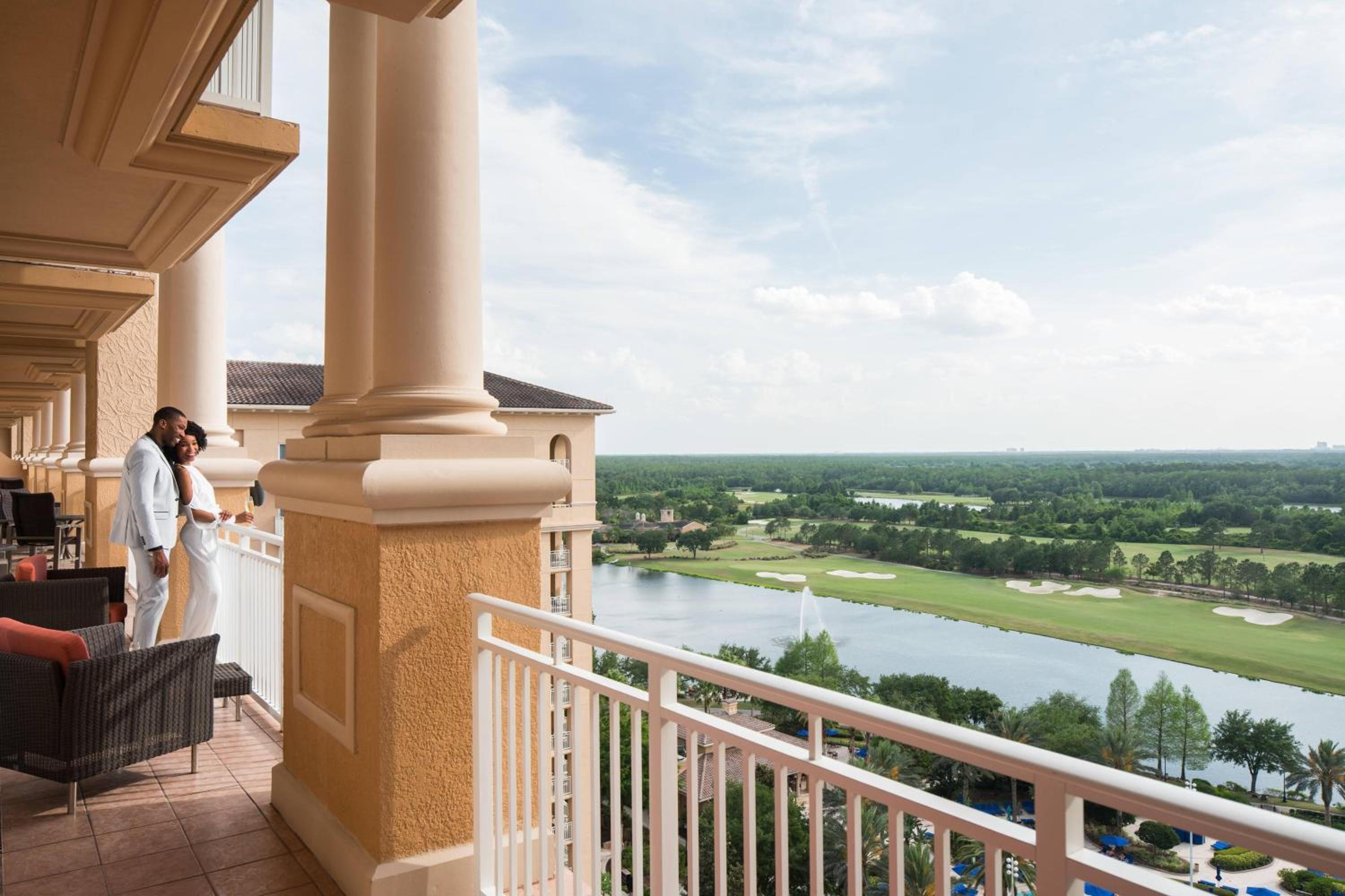 Club Lounge Access, 2 Queen Beds, Lake View, Guest Room