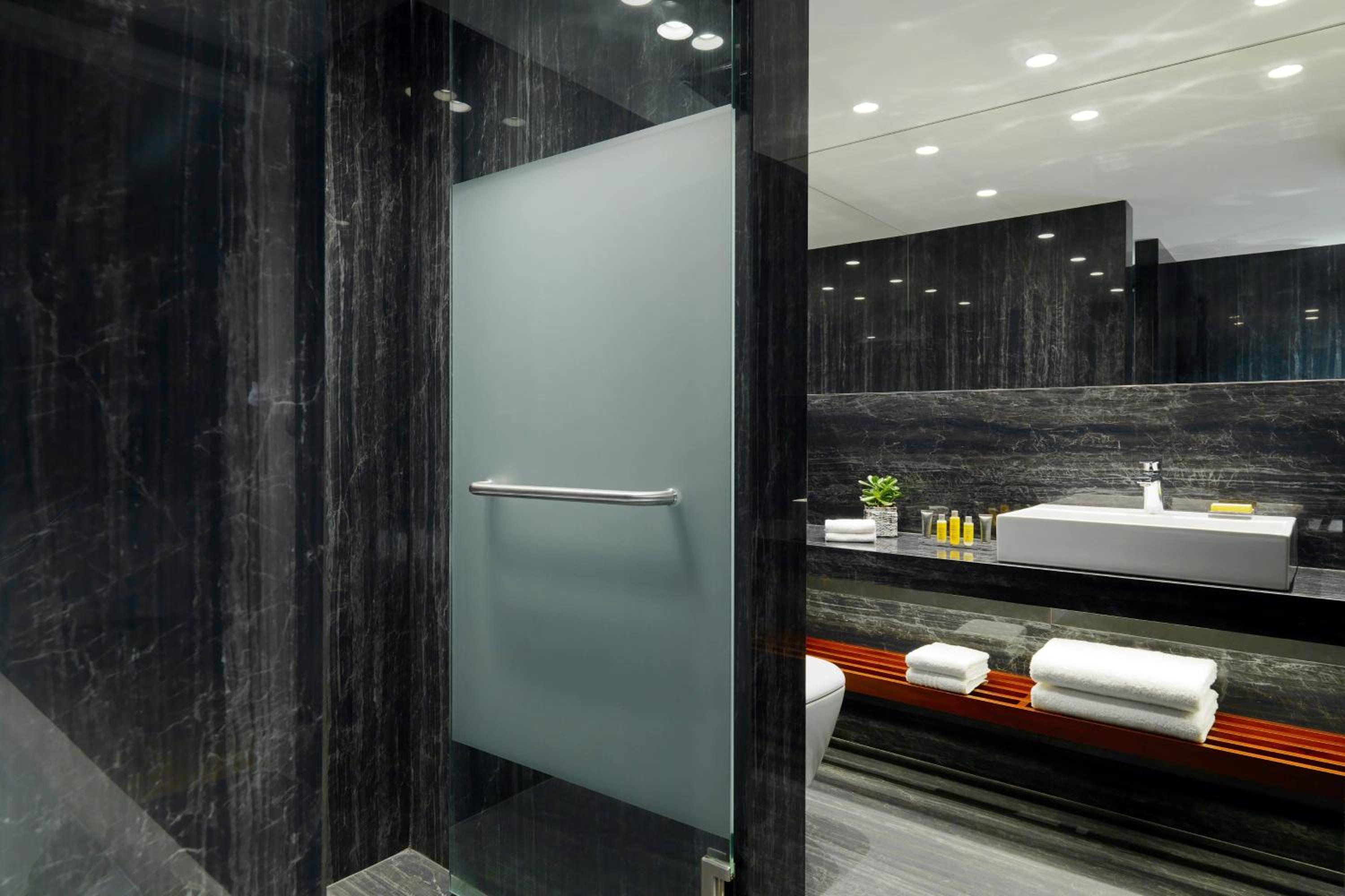 Corner Suite with Twin Beds and City or Park View