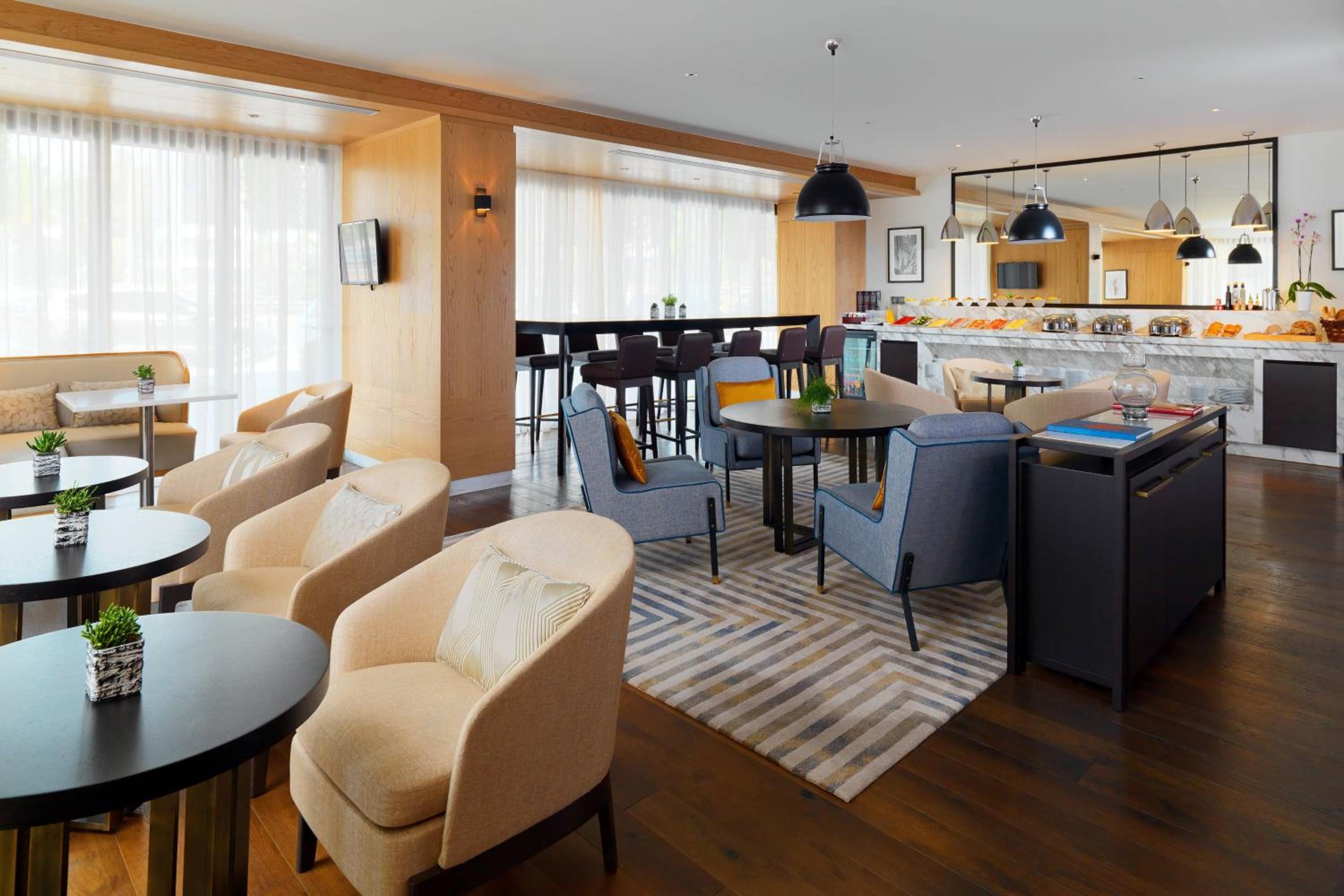 Corner Suite with Twin Beds and City or Park View