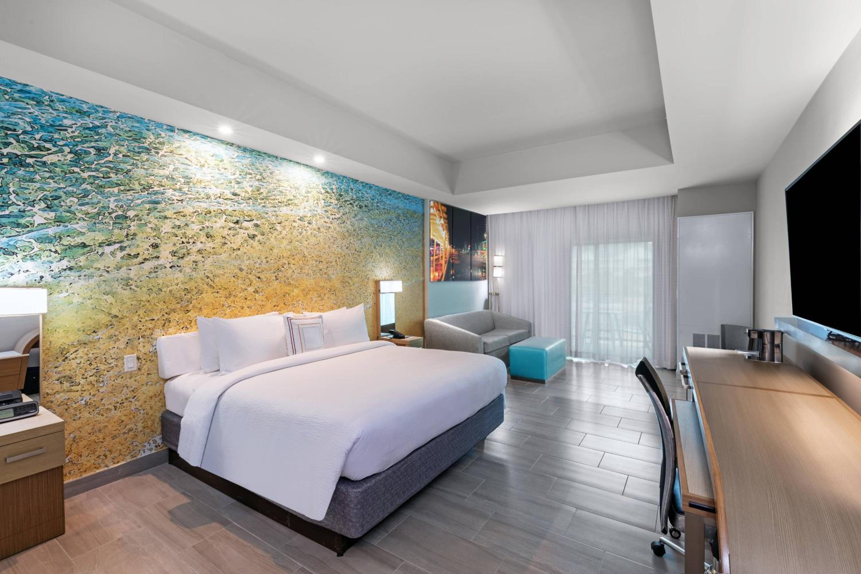Guest room, 1 King, Balcony