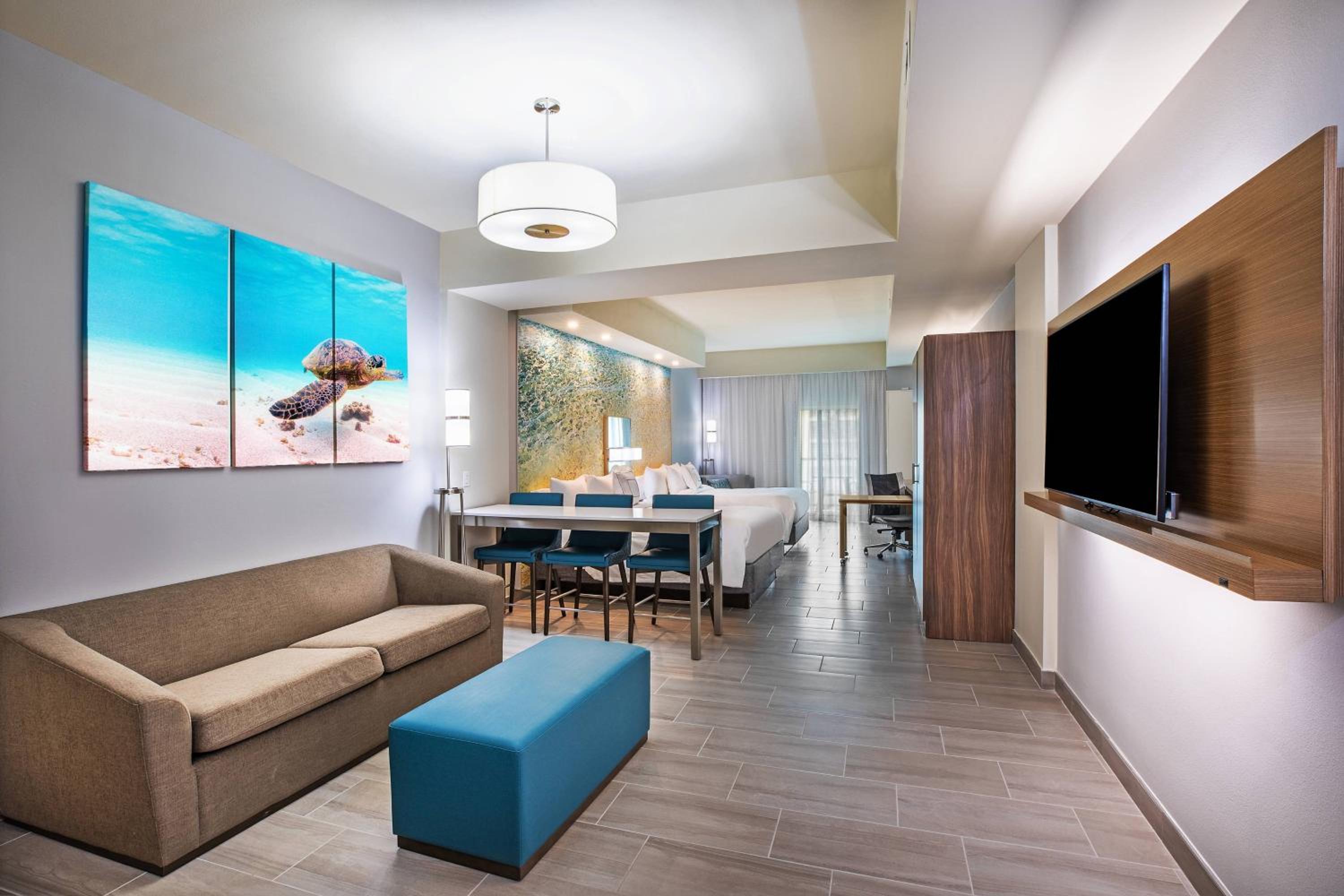 Executive Suite, 2 Queen, Sofa bed, Balcony