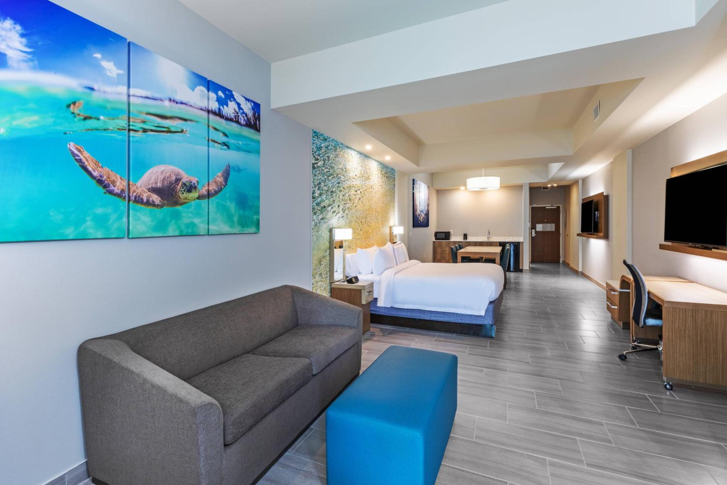 Larger Guest room, 1 King, Sofa bed, Balcony