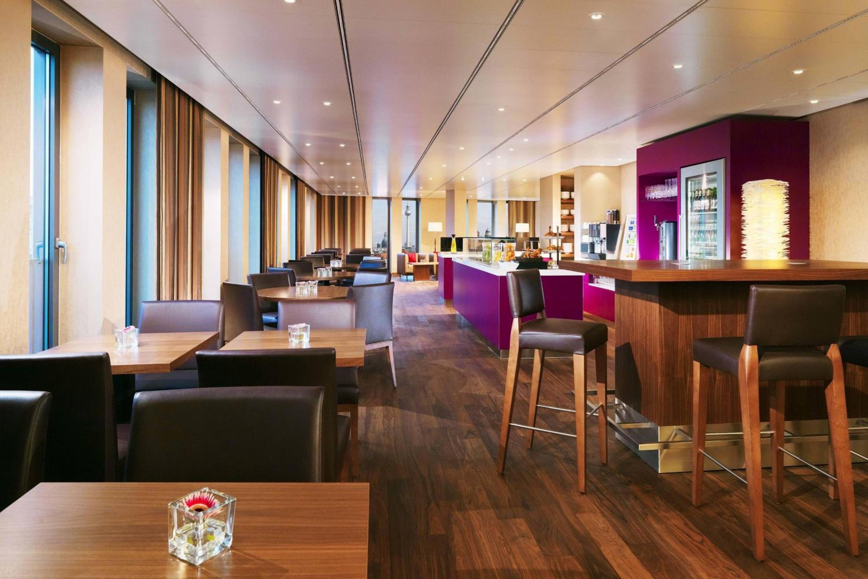 Executive Suite with Lounge Access, 1 King thumbnail 6