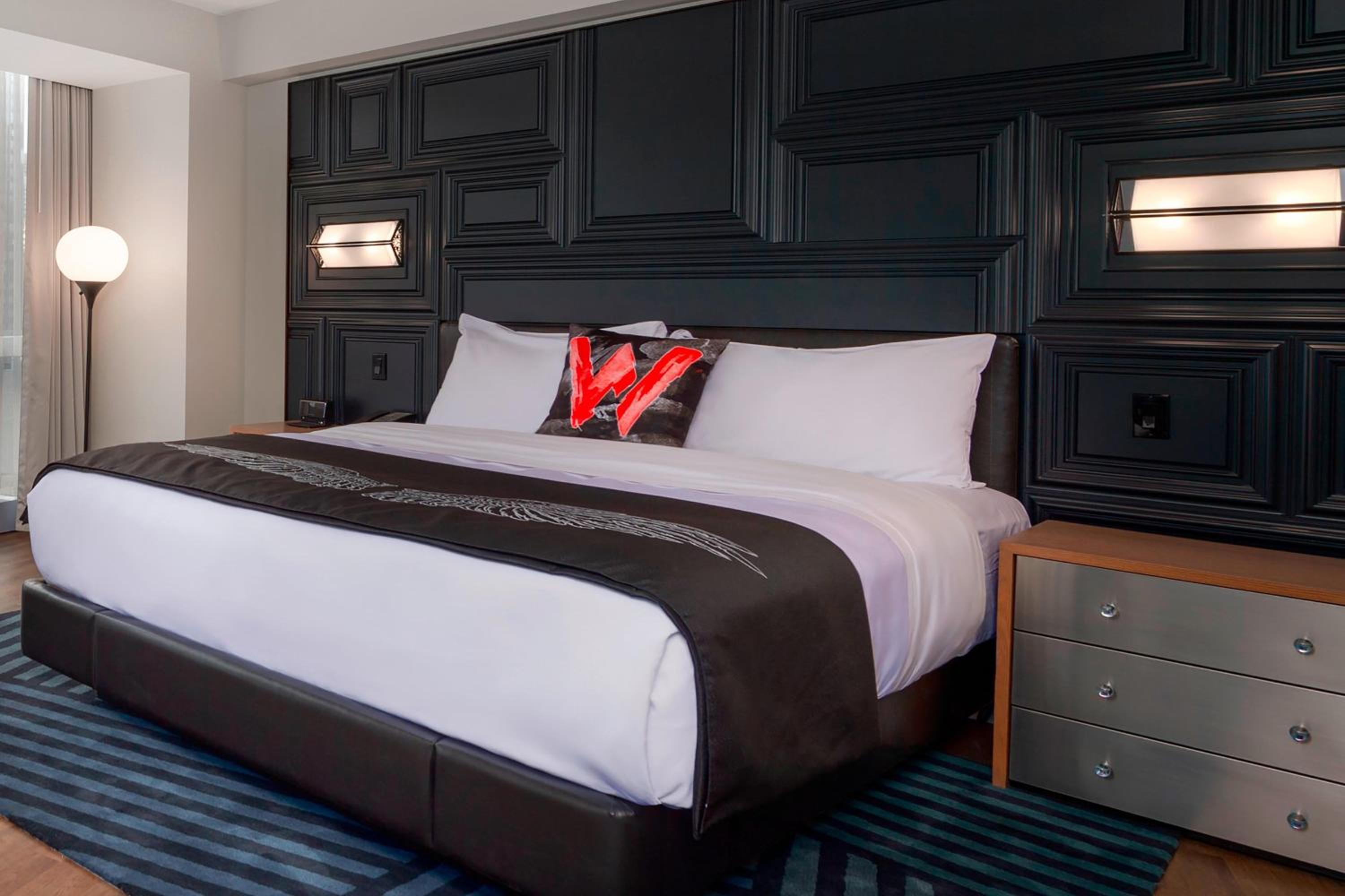 Mega King, Guest room, 1 King thumbnail 5