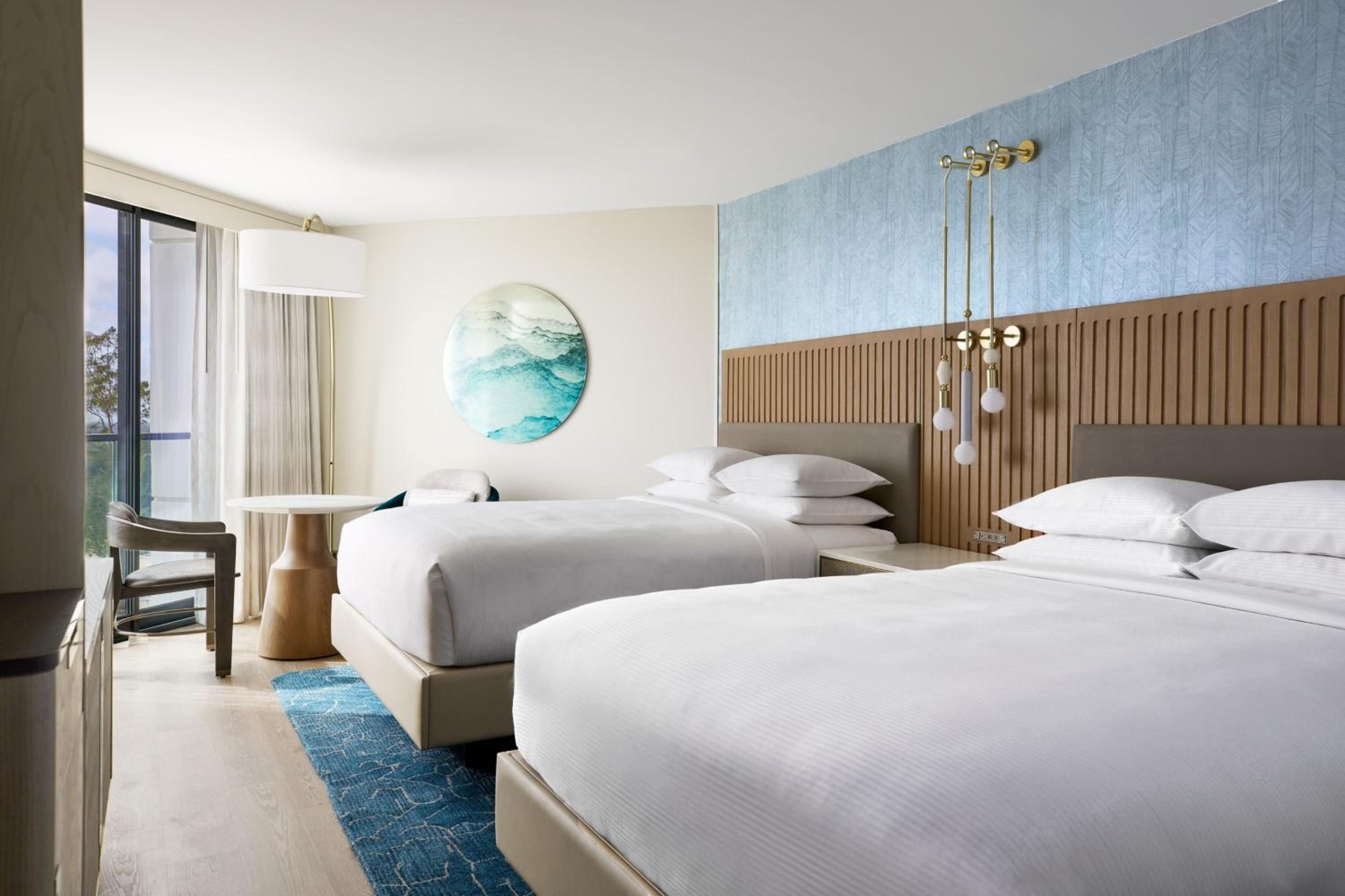 Queen Queen Room with Partial Ocean View - Photo 1