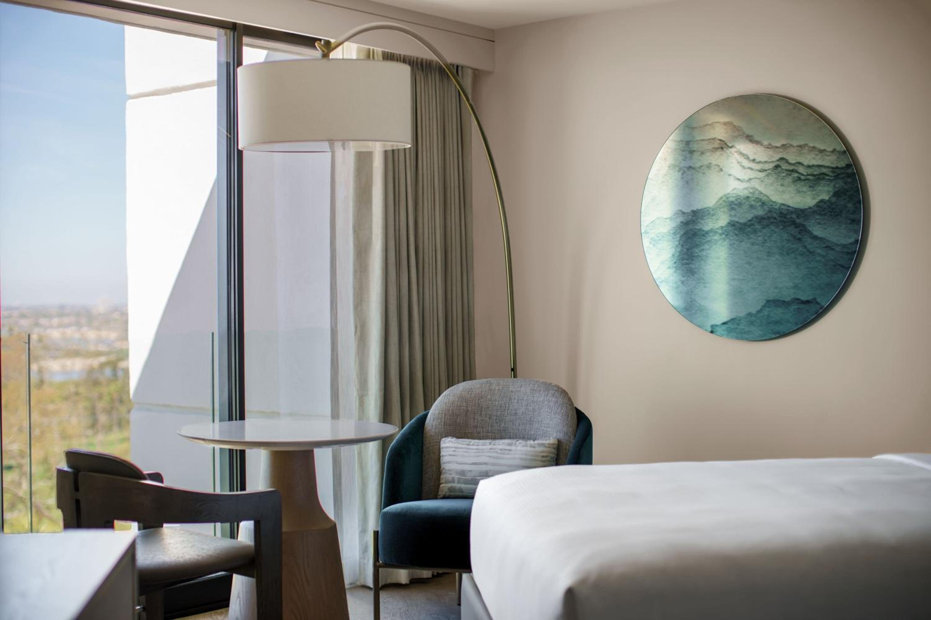 Queen Queen Room with Partial Ocean View - Photo 2