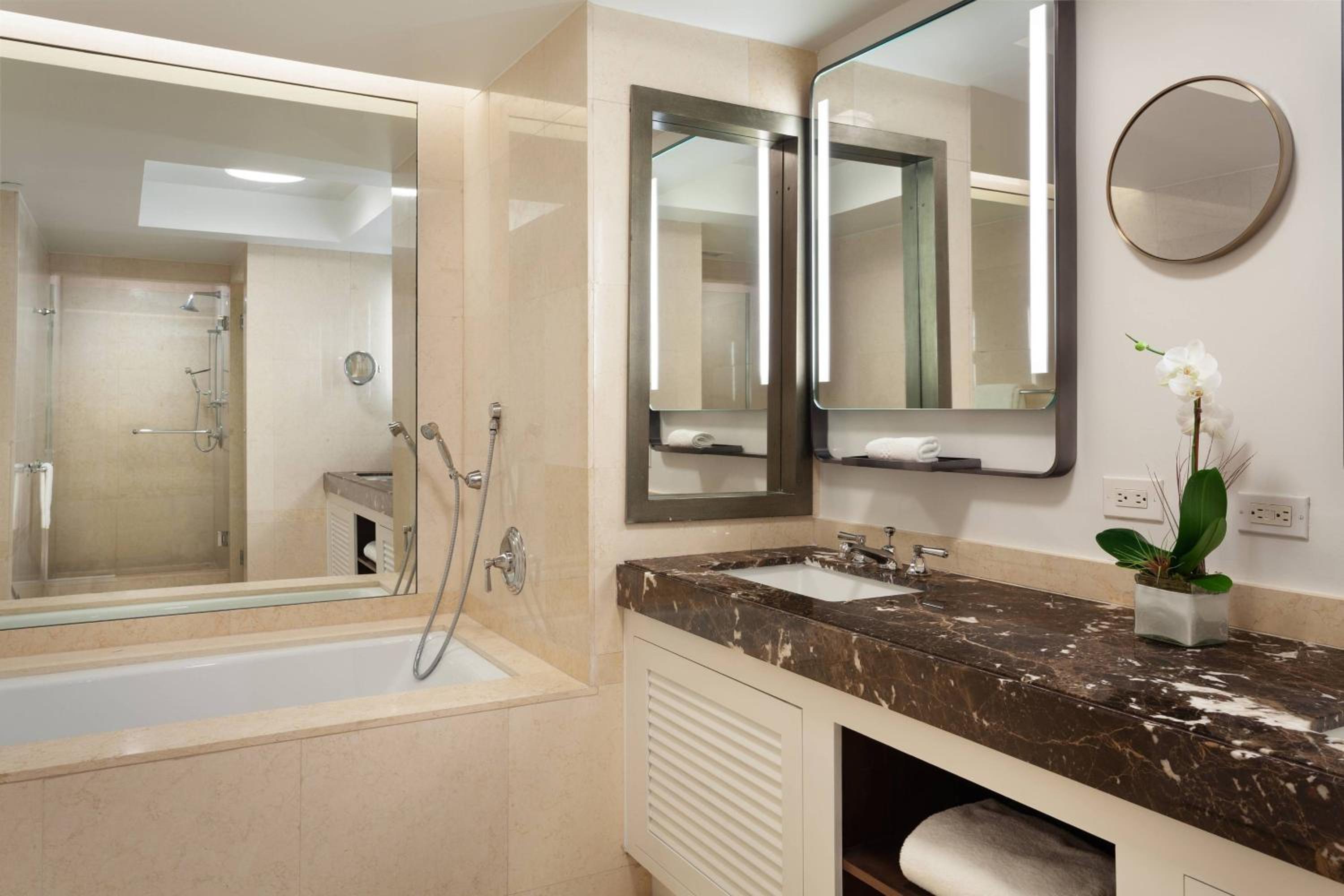 King Room with Intracoastal View - Photo 3