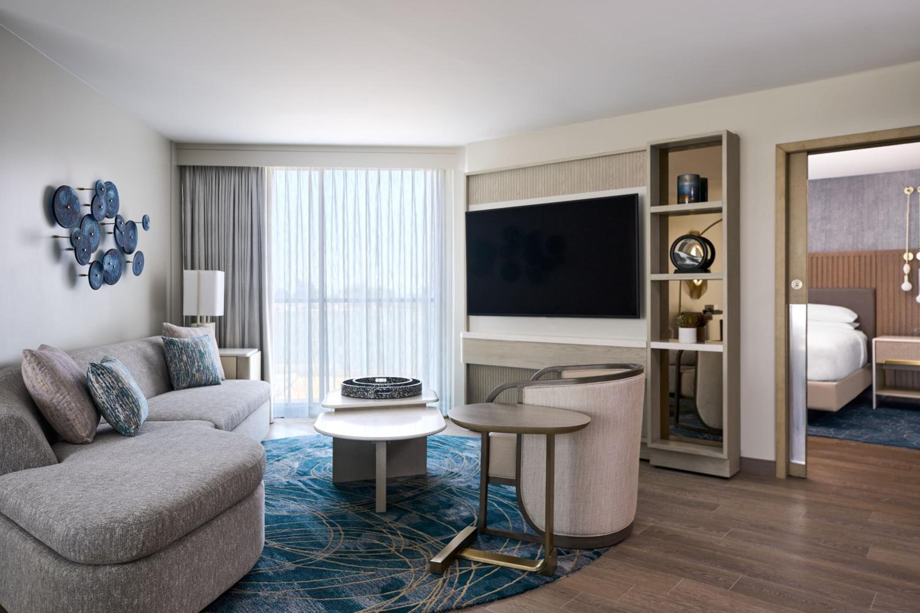 Luxe Suite, 1 King, Pier - Photo 1