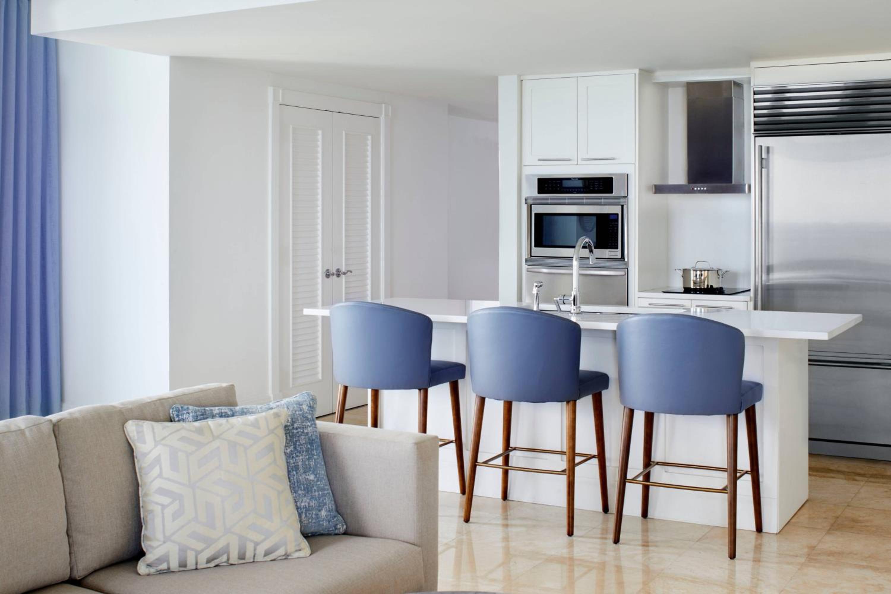 Three-Bedroom Residential Suite with Balcony and Ocean View - Photo 5
