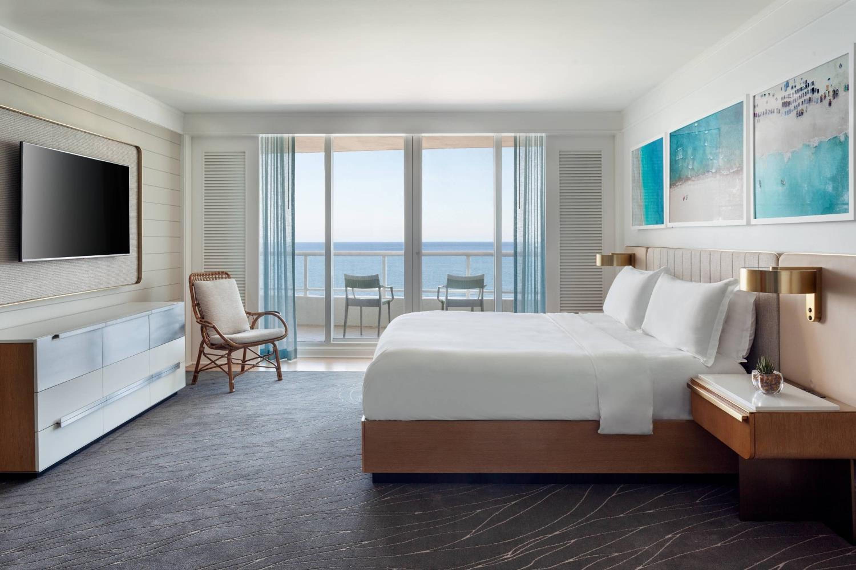 Oceanfront One-Bedroom King Suite with Sofa Bed and Balcony - Mobility Accessible with Roll-In Shower - Photo 3