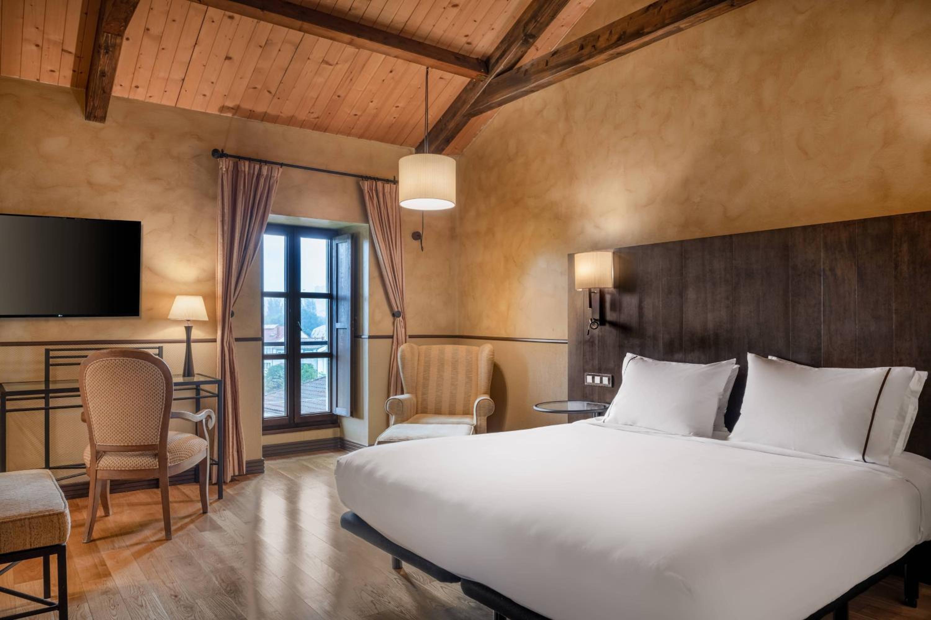 Deluxe Family King Room