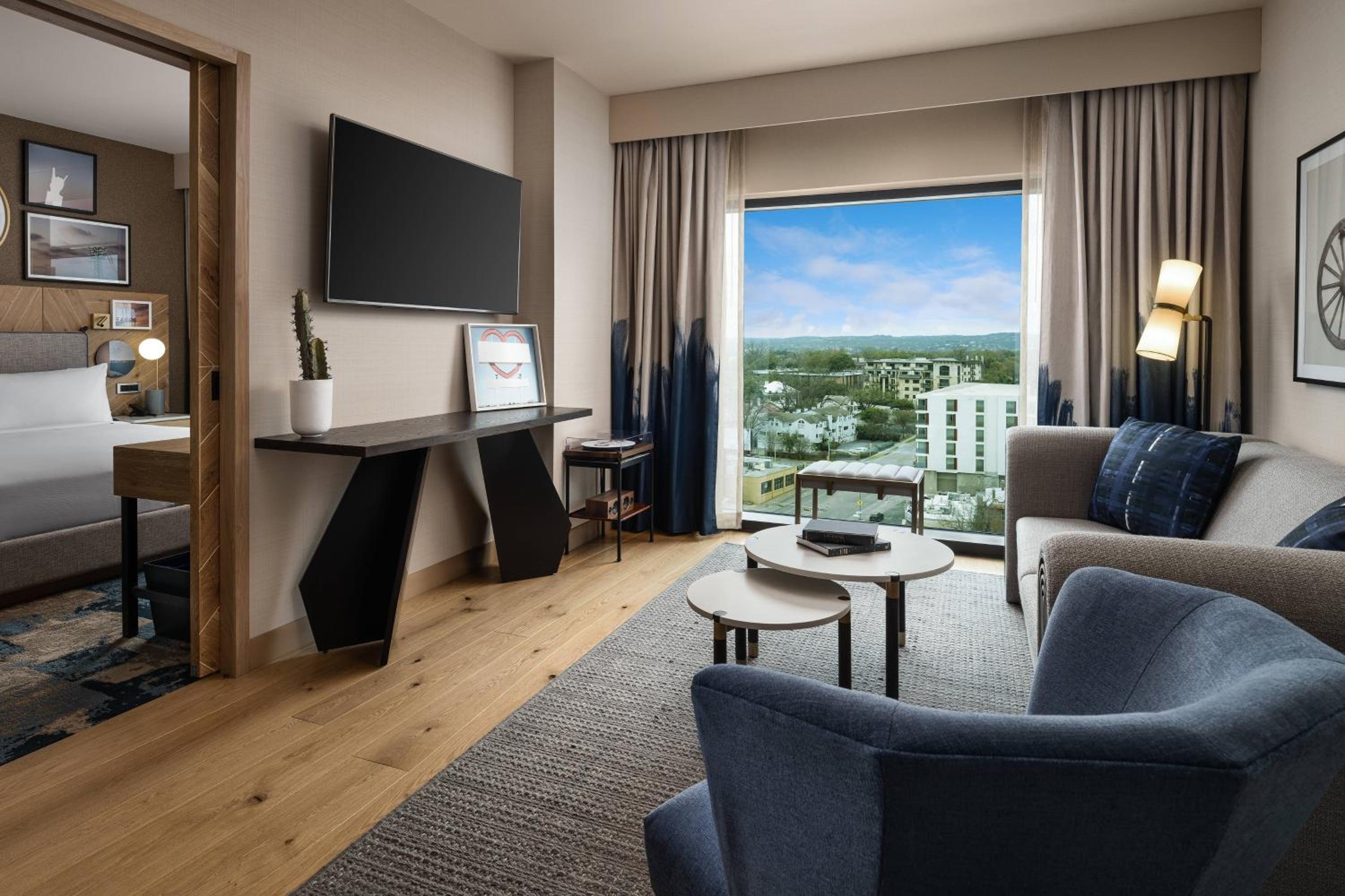 Luminary, 1 Bedroom Suite, 1 King, Sofa bed - Photo 6