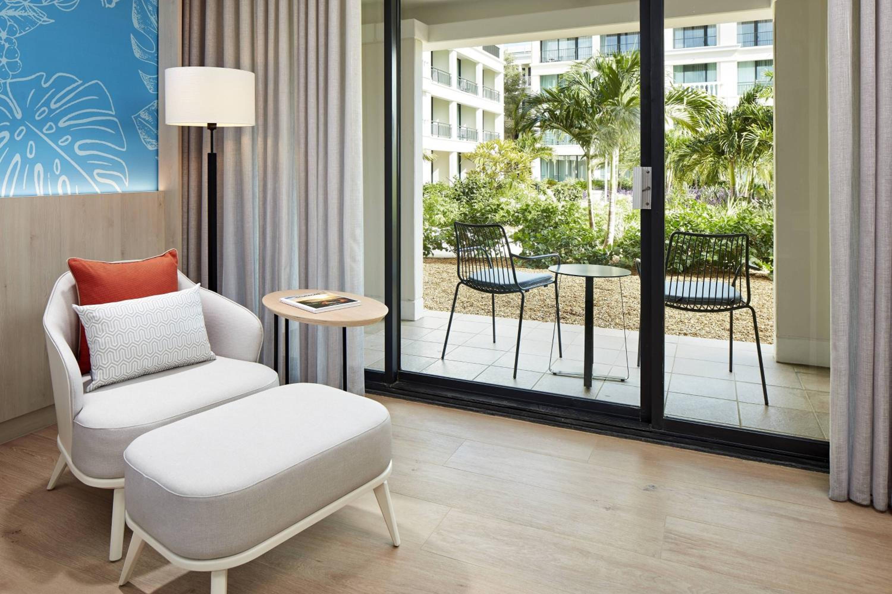 Guest room, 1 King, Garden View, Balcony - Photo 2
