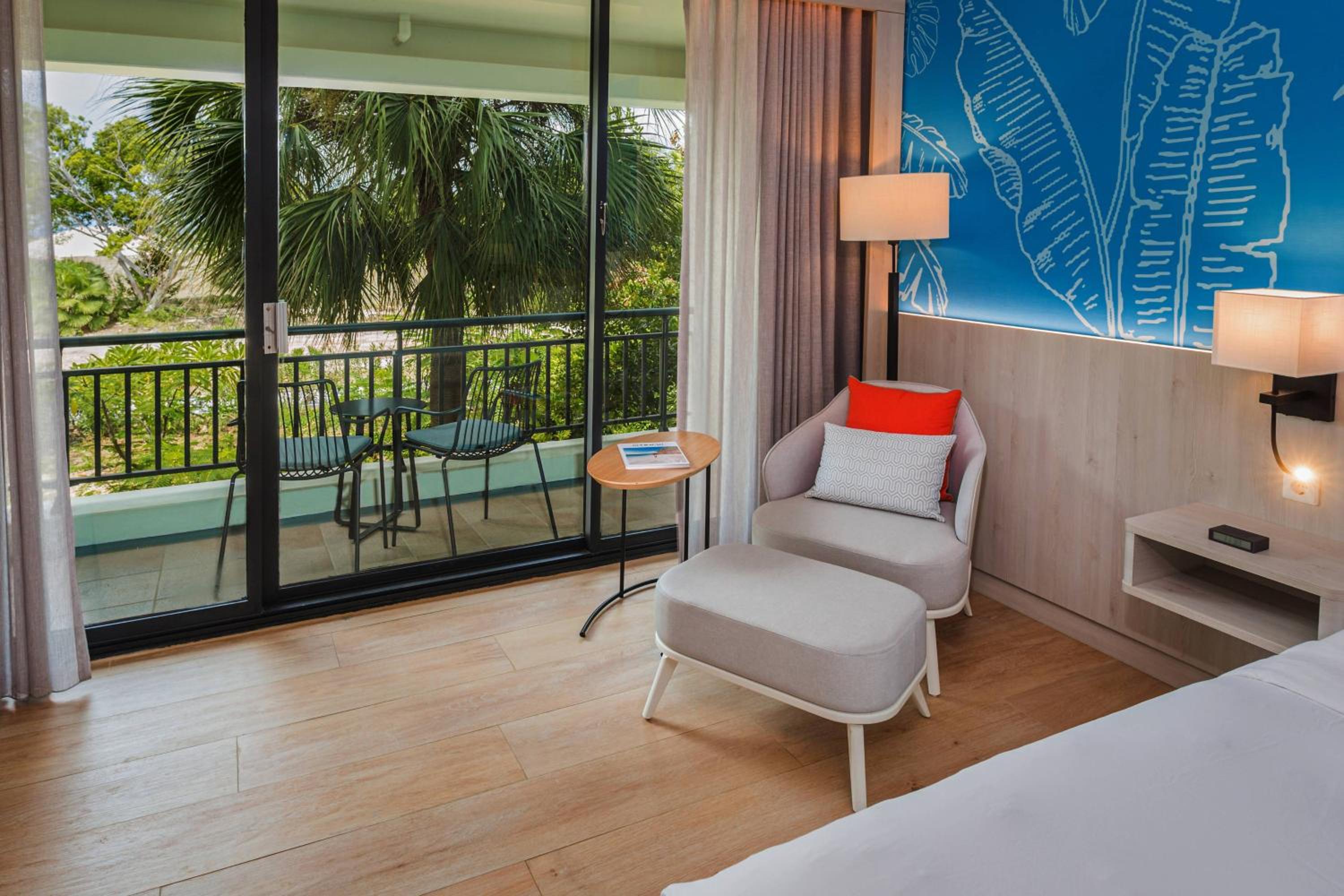 Limited View, King Bed - Photo 2