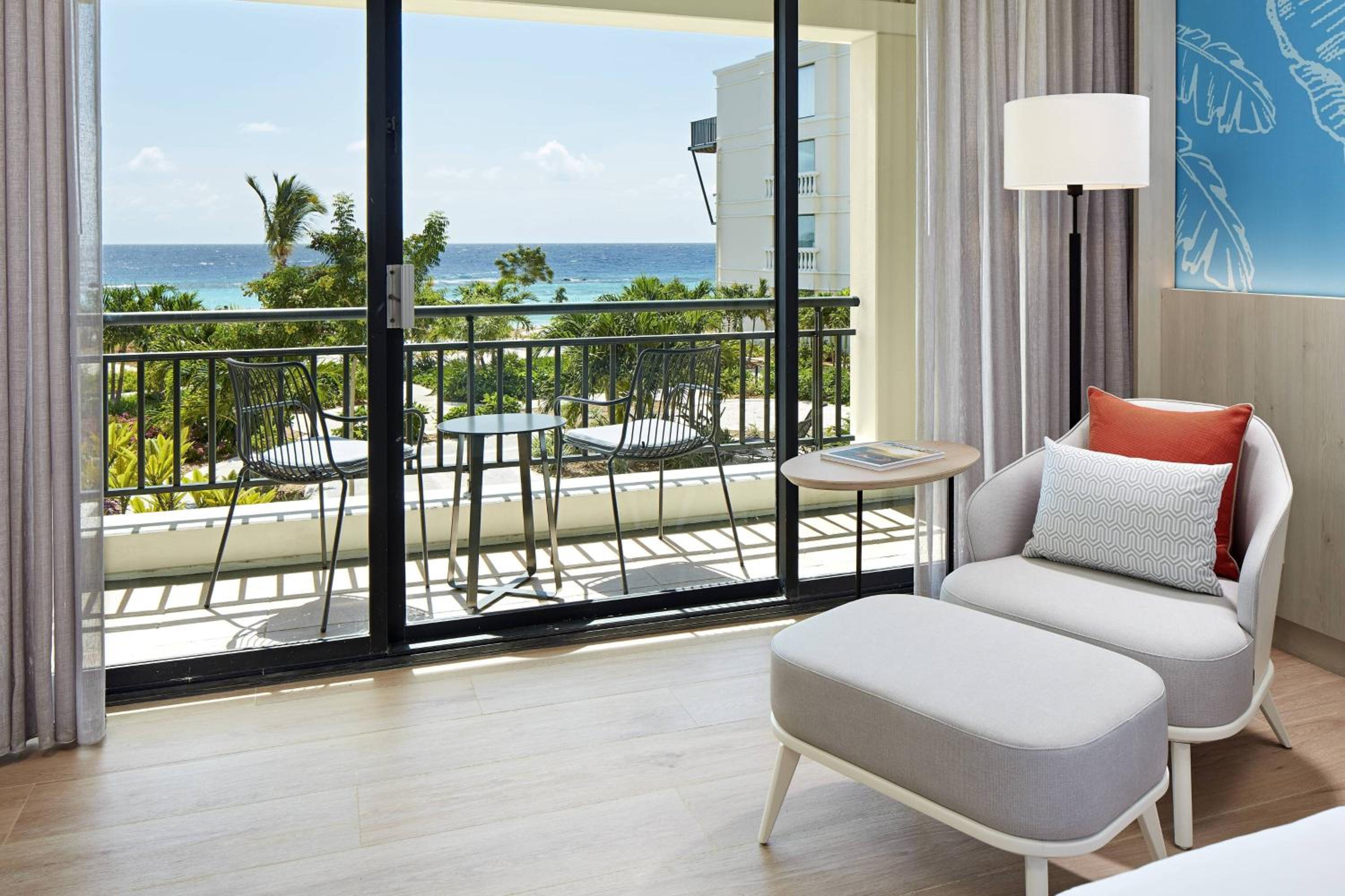 Guest room, 1 King, Ocean View, Balcony - Photo 8