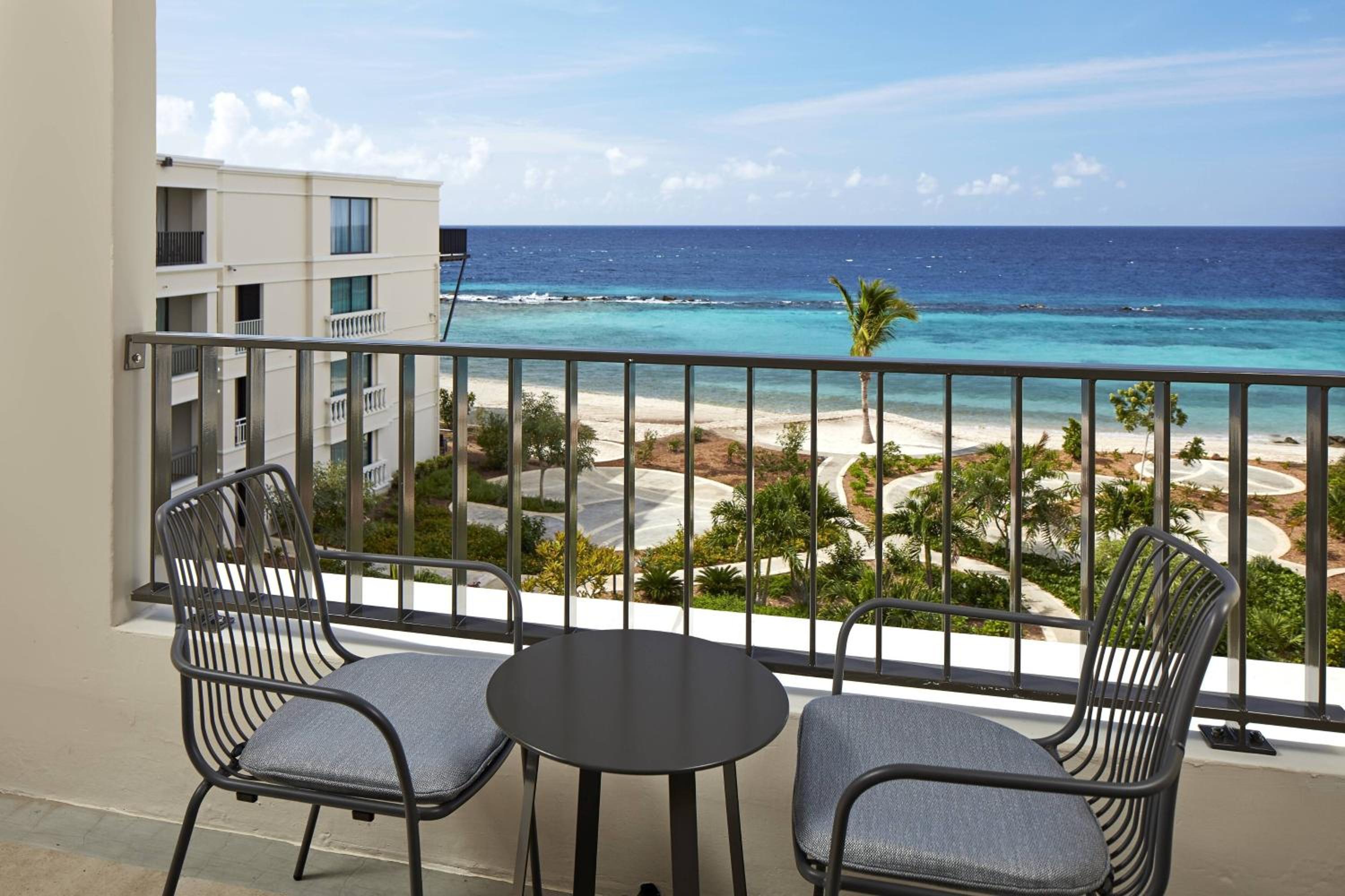 Guest room, 1 King, Ocean View, Balcony - Photo 7