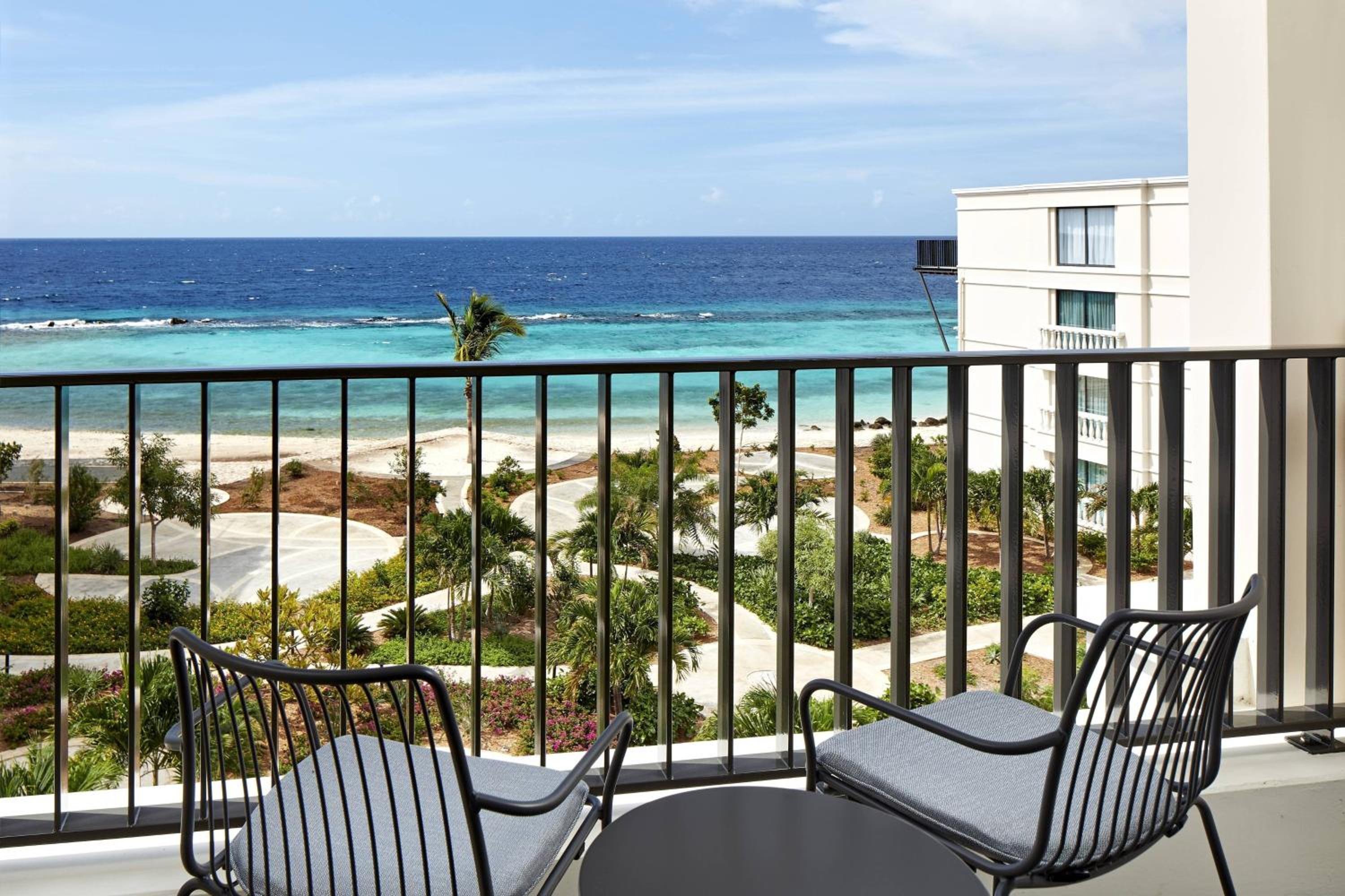 Guest room, 1 King, Ocean View, Balcony - Photo 6