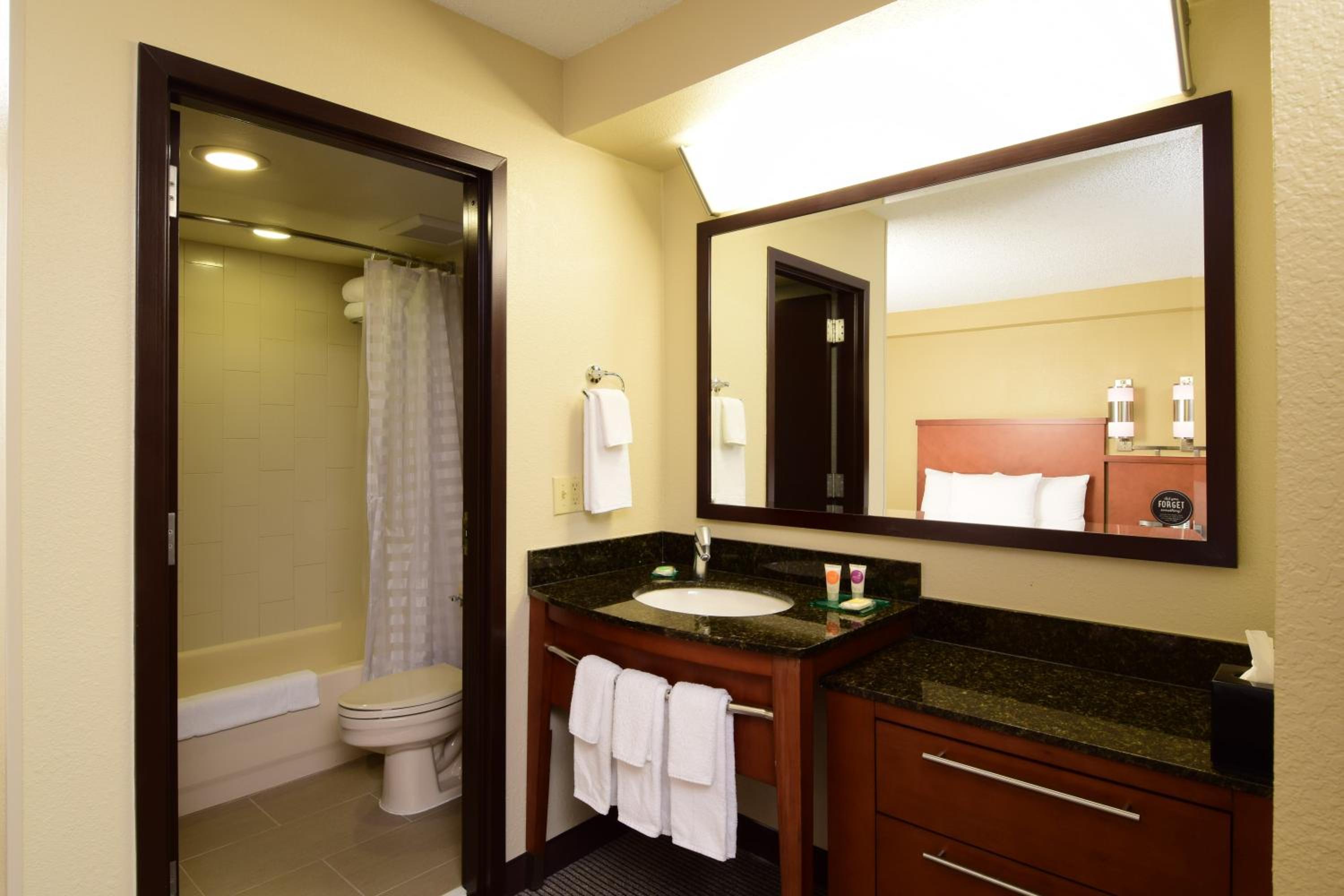 Double Room with Two Double Beds and Sofa Bed - Photo 4