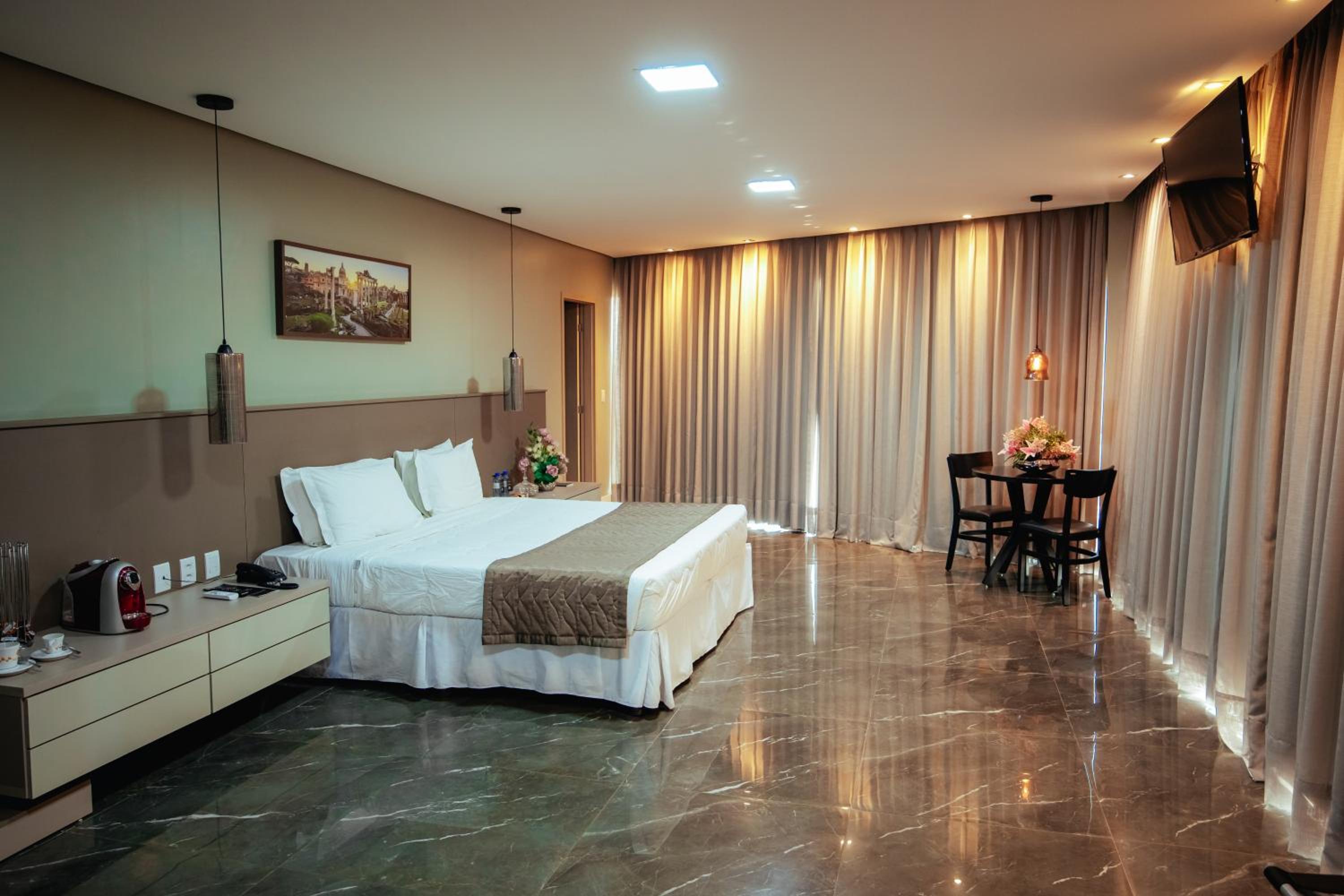 Queen Suite with Spa Bath