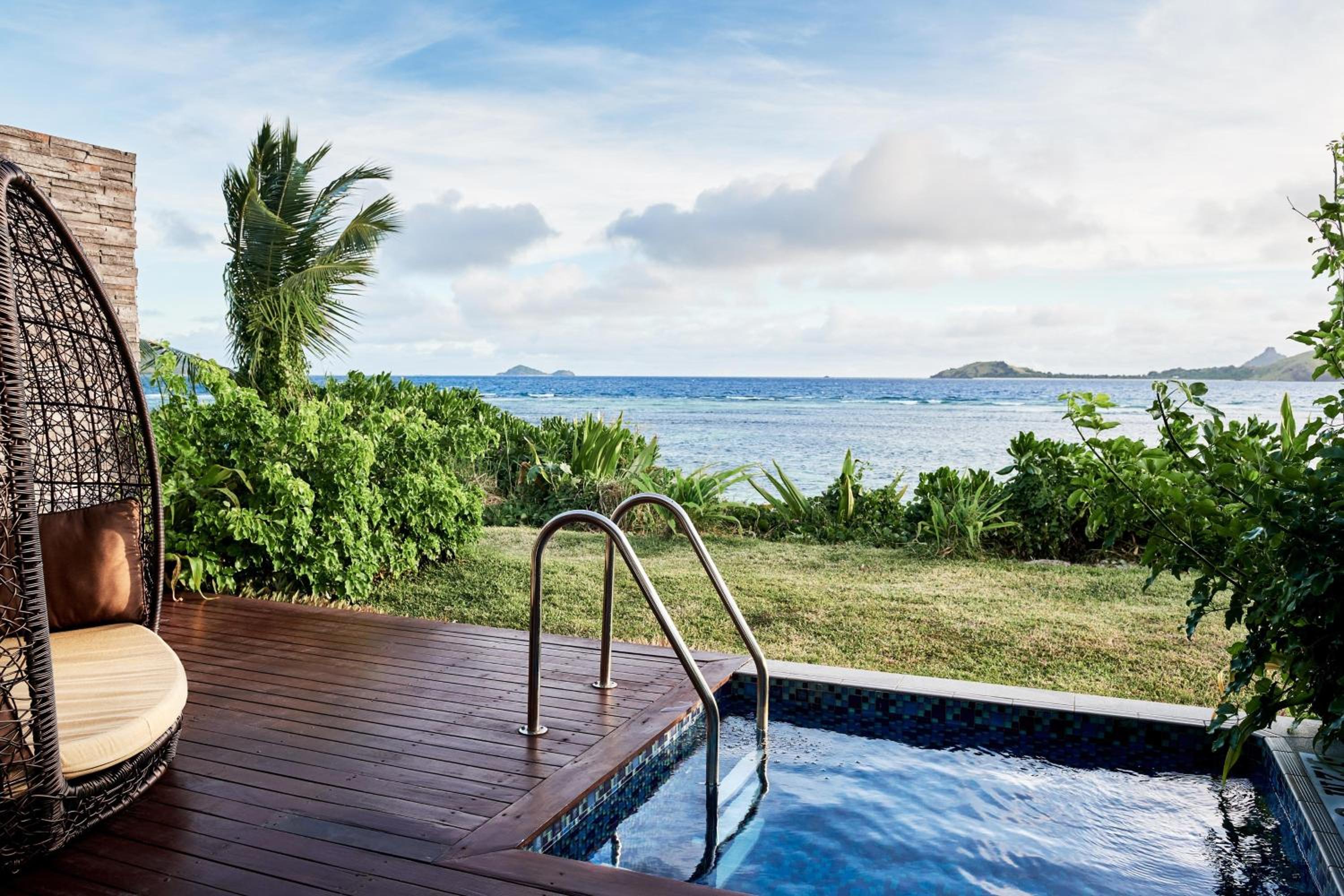Beach Front, Plunge Pool, Larger Guest room, 1 King - Adults Only photo 2
