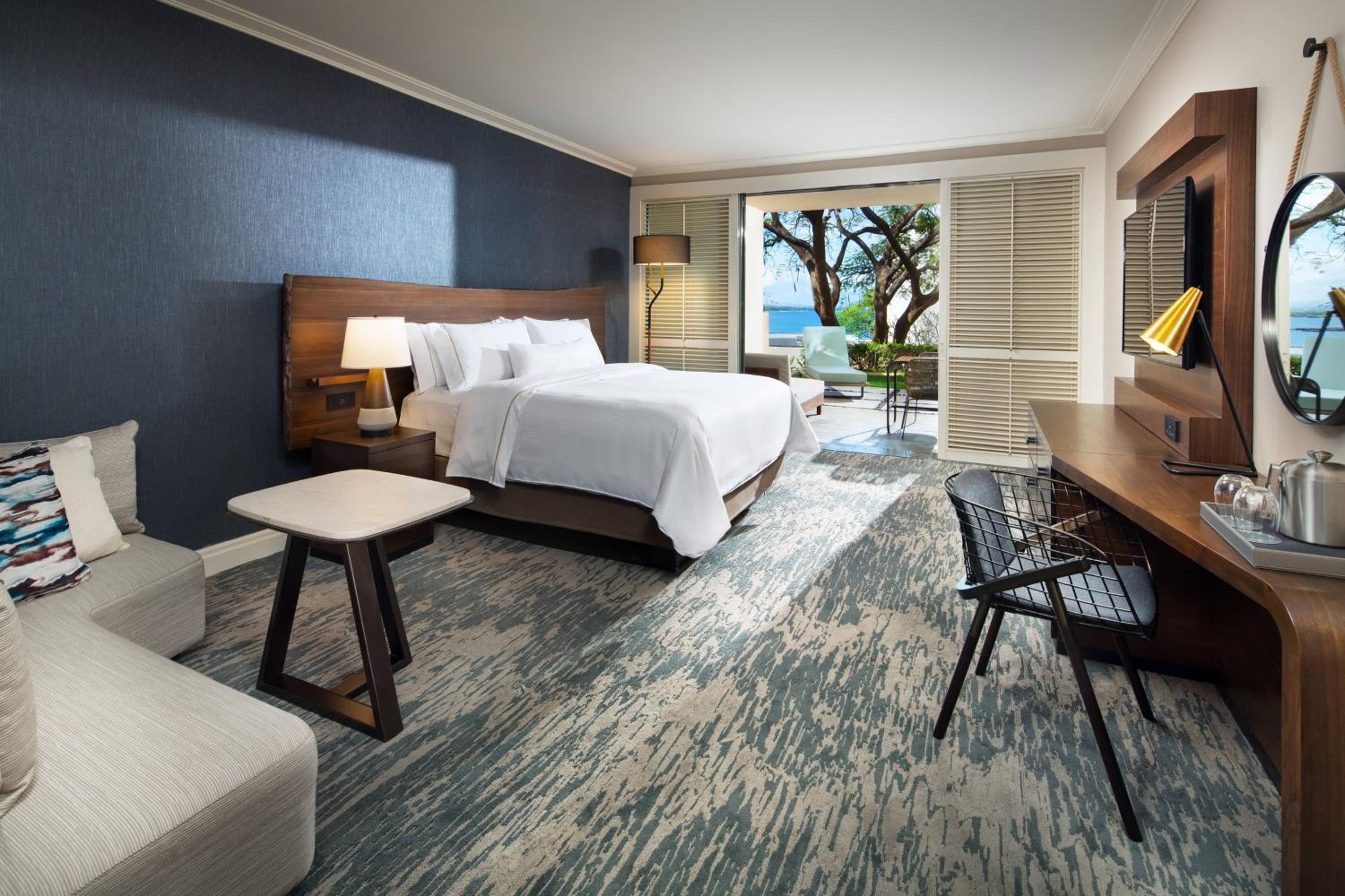 Guest room, 1 King, Partial ocean view, Balcony