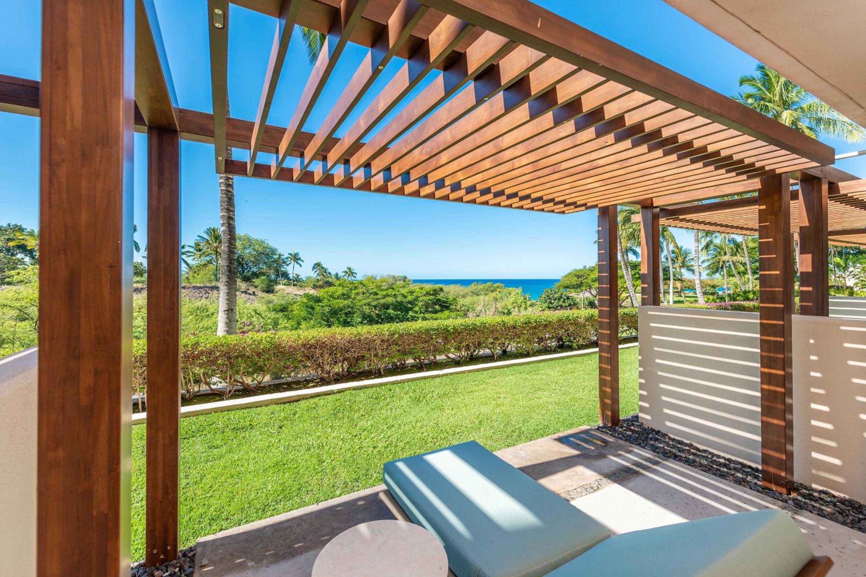 Lanai Room, Guest room, 2 Queen, Partial ocean view, Balcony