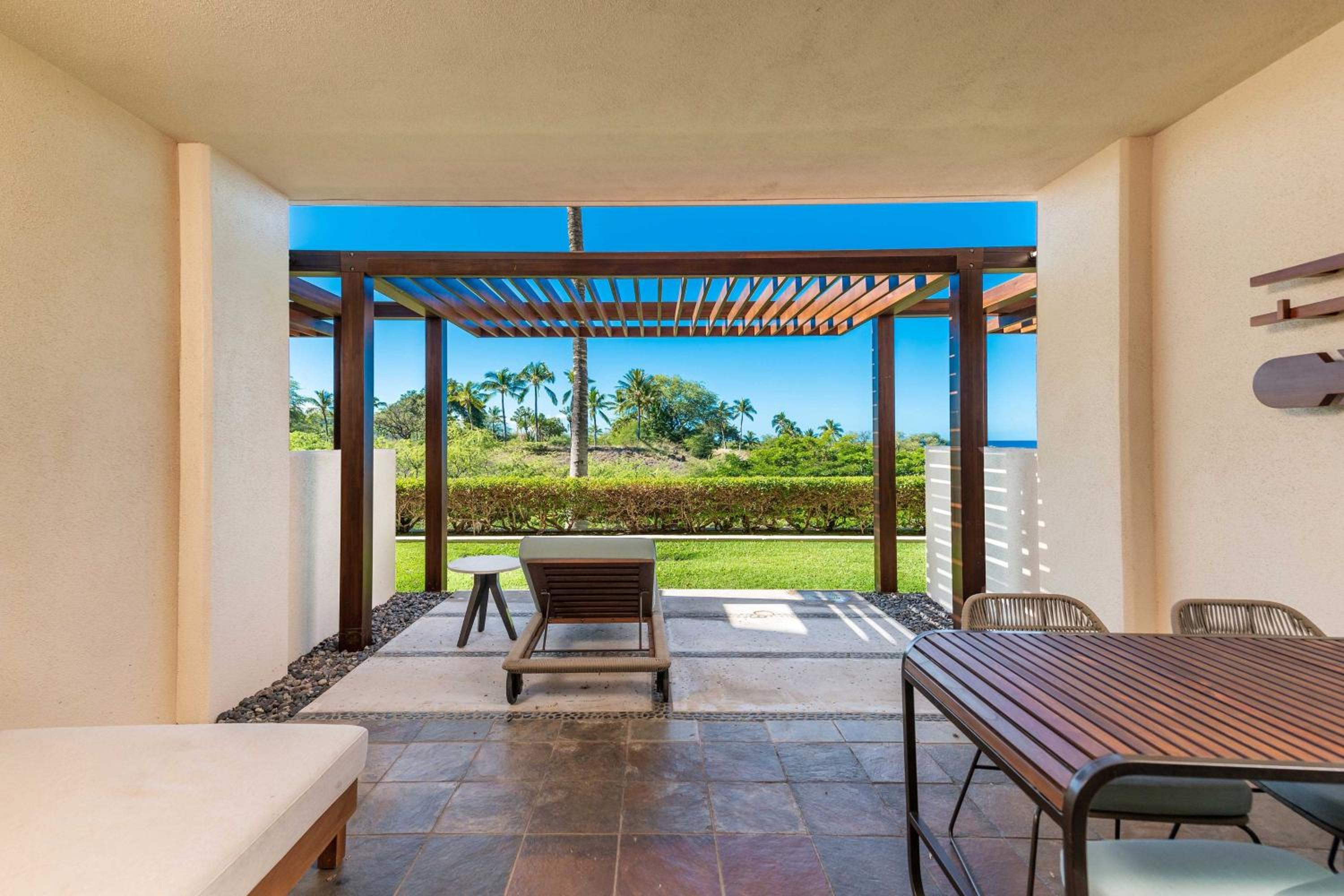 Lanai Room, Guest room, 2 Queen, Partial ocean view, Balcony