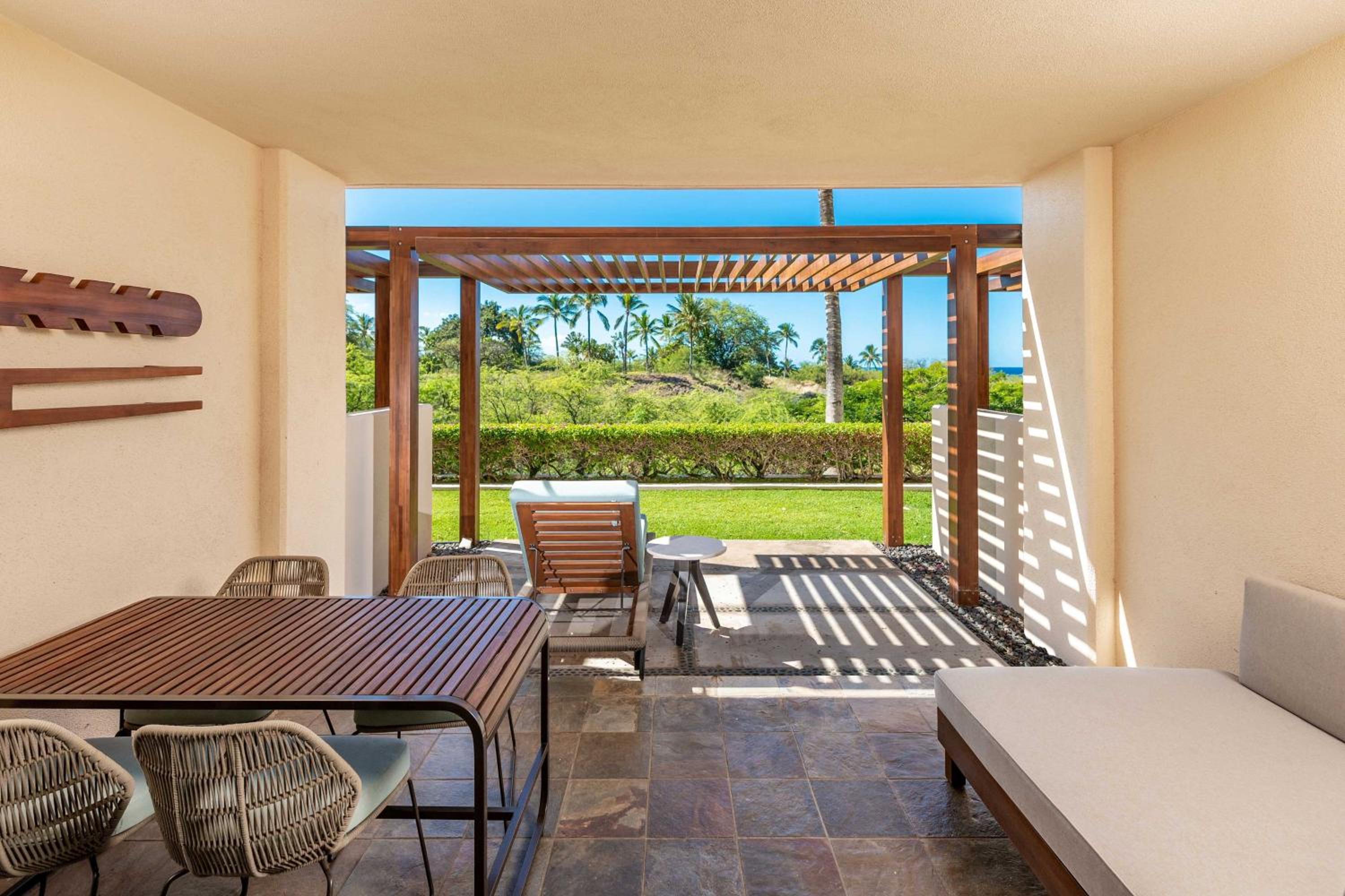 Lanai Room, Guest room, 1 King, Partial ocean view, Balcony thumbnail 5