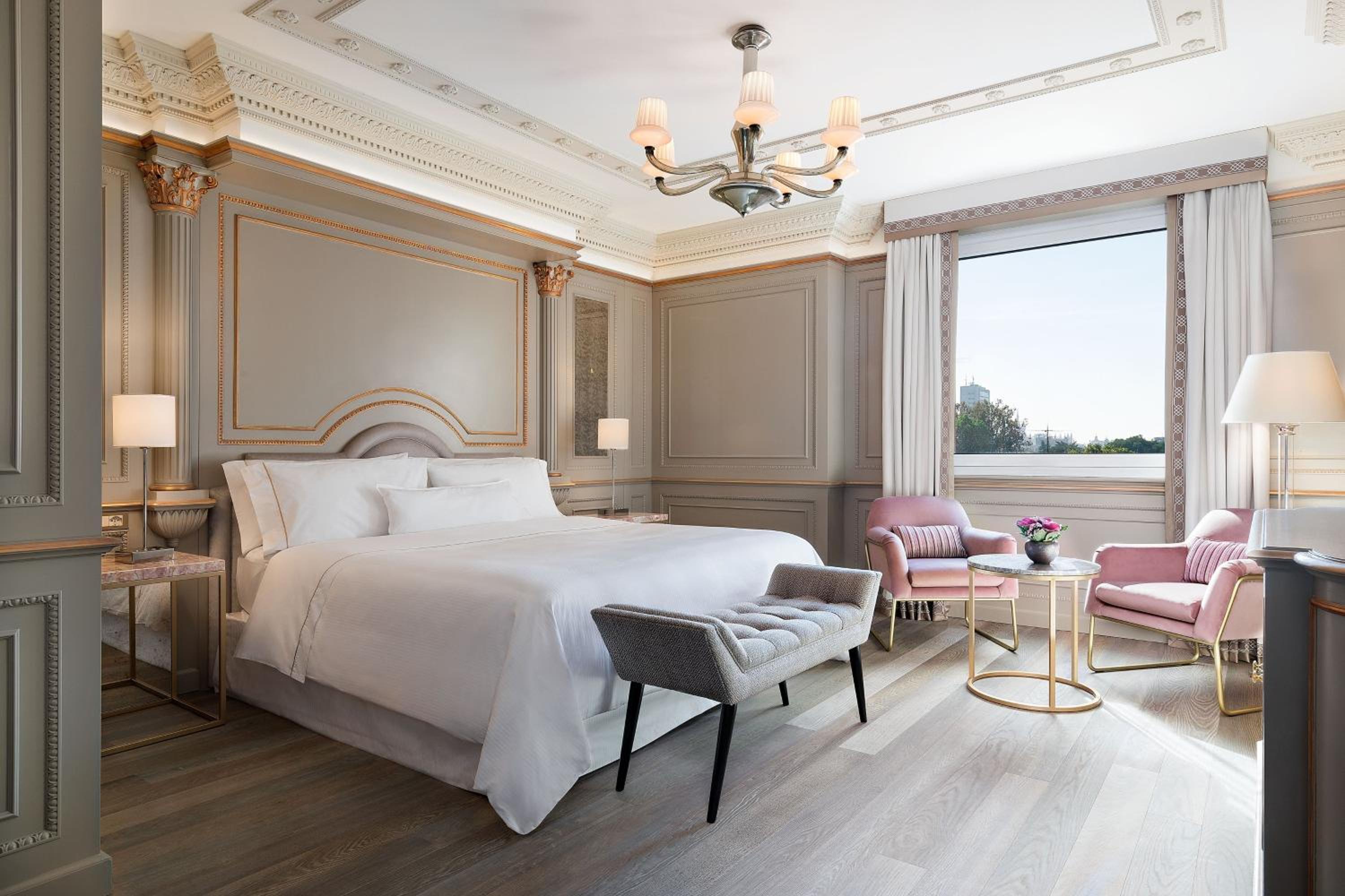 Grand Deluxe Imperial Double Room thumbnail 6