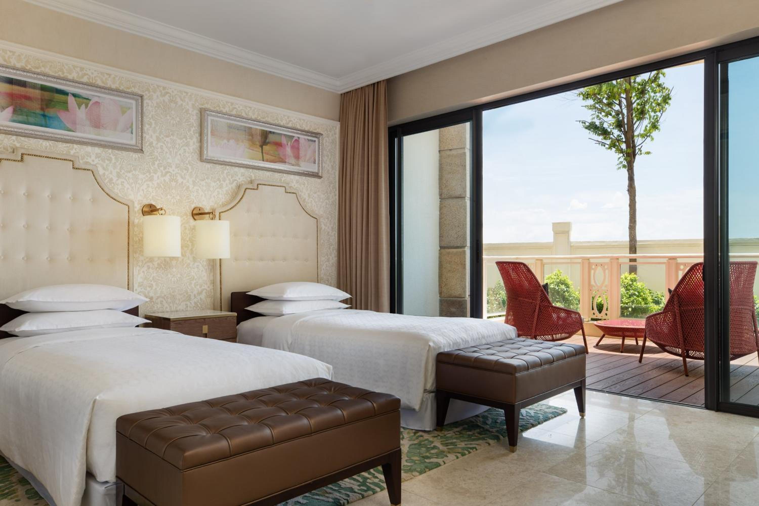 Family Suite, 2 Bedroom Connecting Suite, Garden view