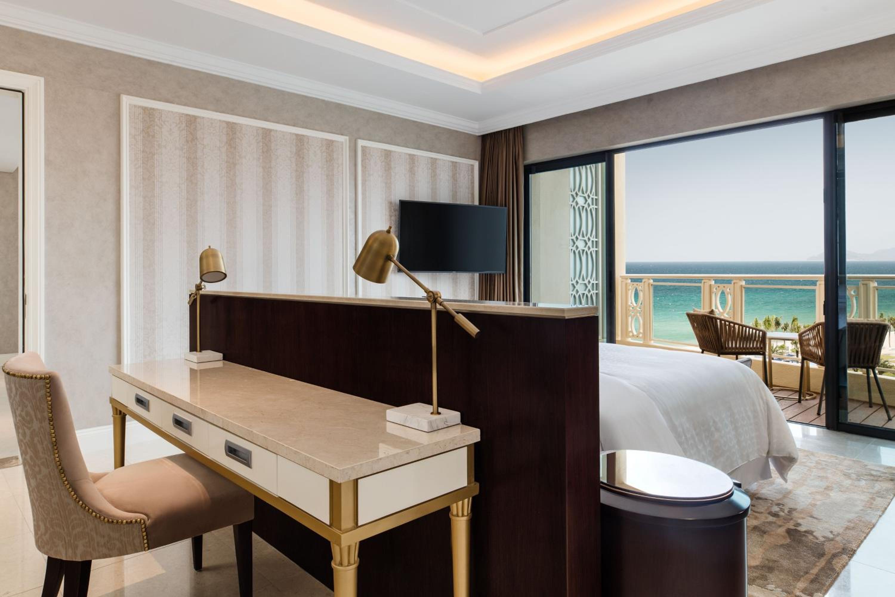Honeymoon Suite, 1 Bedroom Suite, 1 King, Partial Sea view