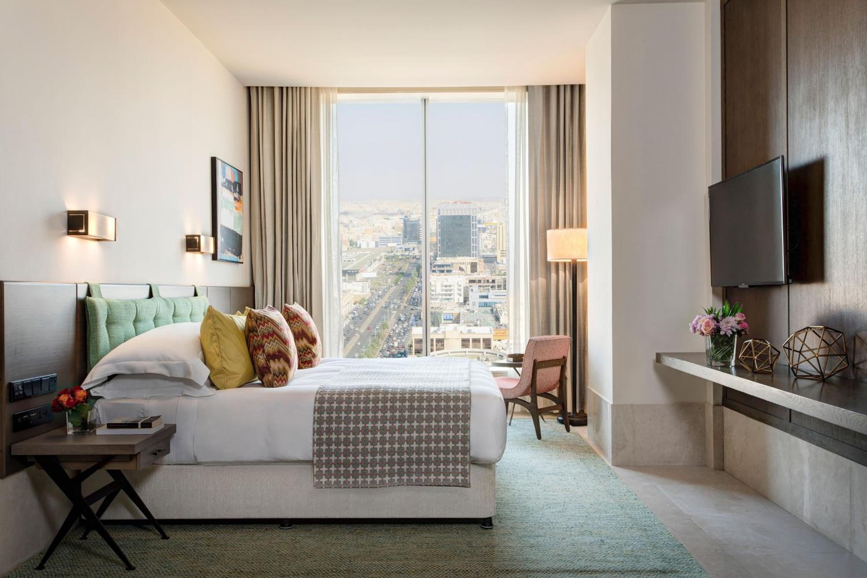 Junior Suite, 1 King, City view