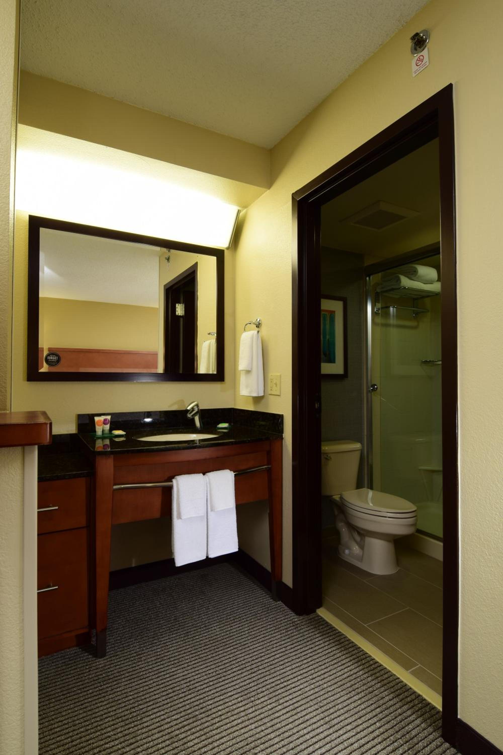 Double Room with Two Double Beds and Sofa Bed - Photo 3