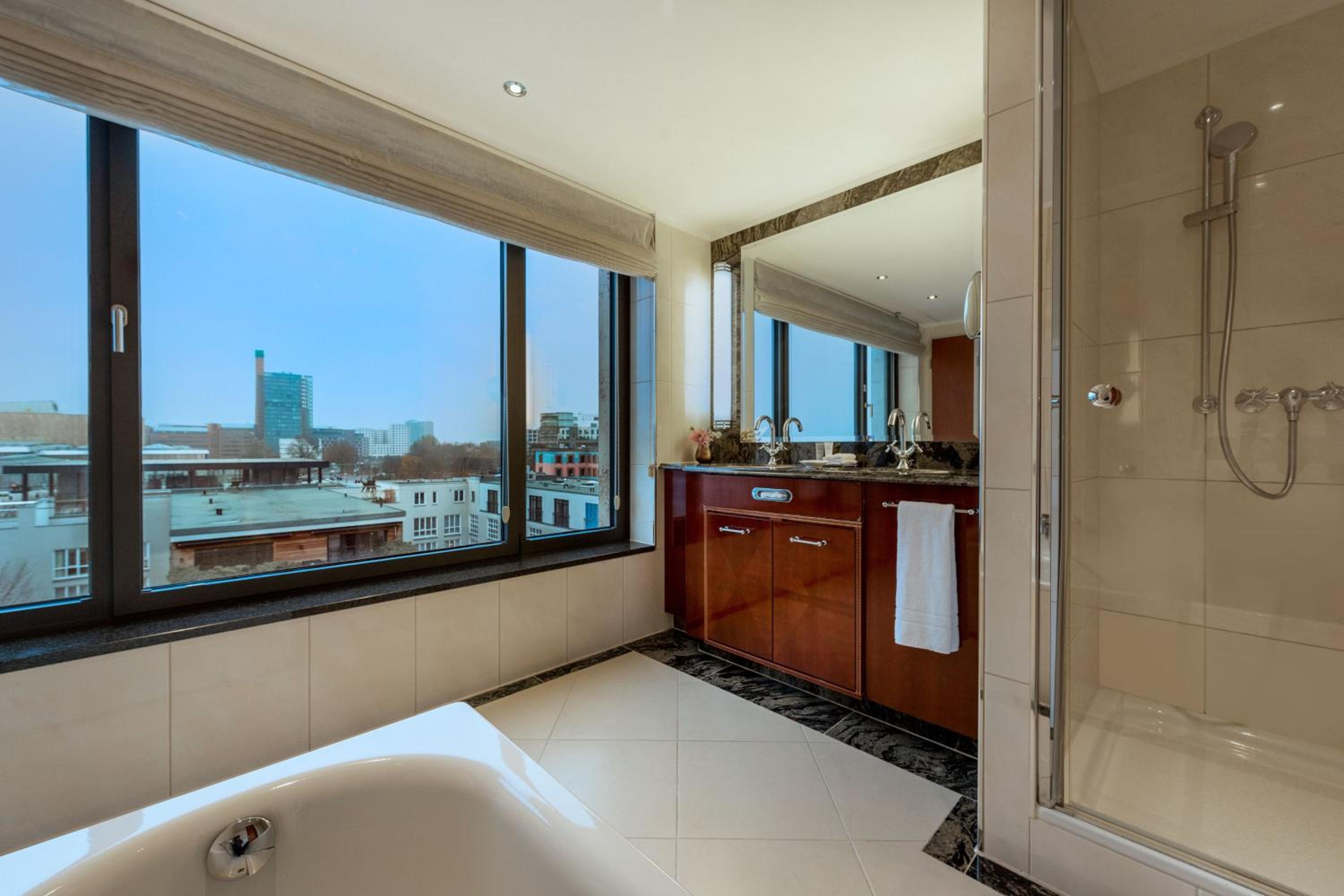 Superior Suite, 1 Bedroom Suite, 1 King thumbnail 6