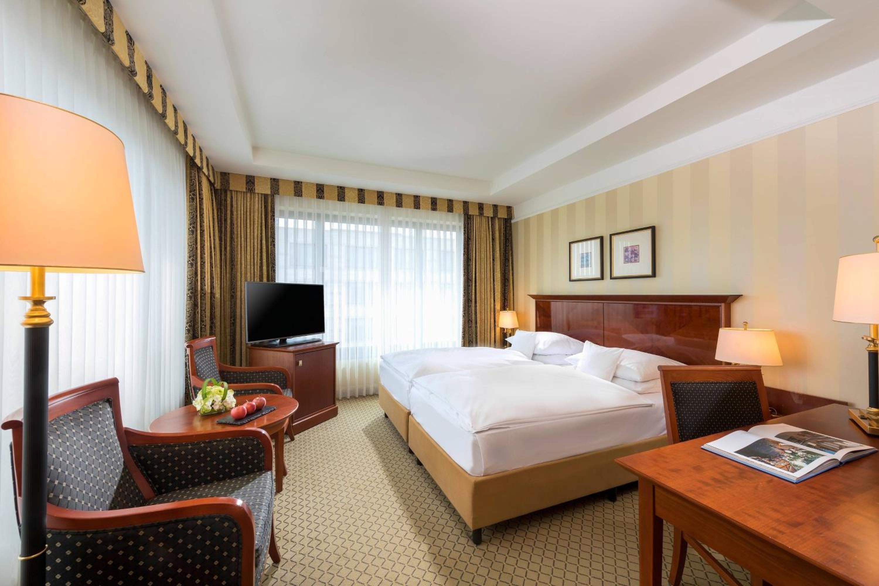 Superior Suite, 1 Bedroom Suite, 1 King thumbnail 5