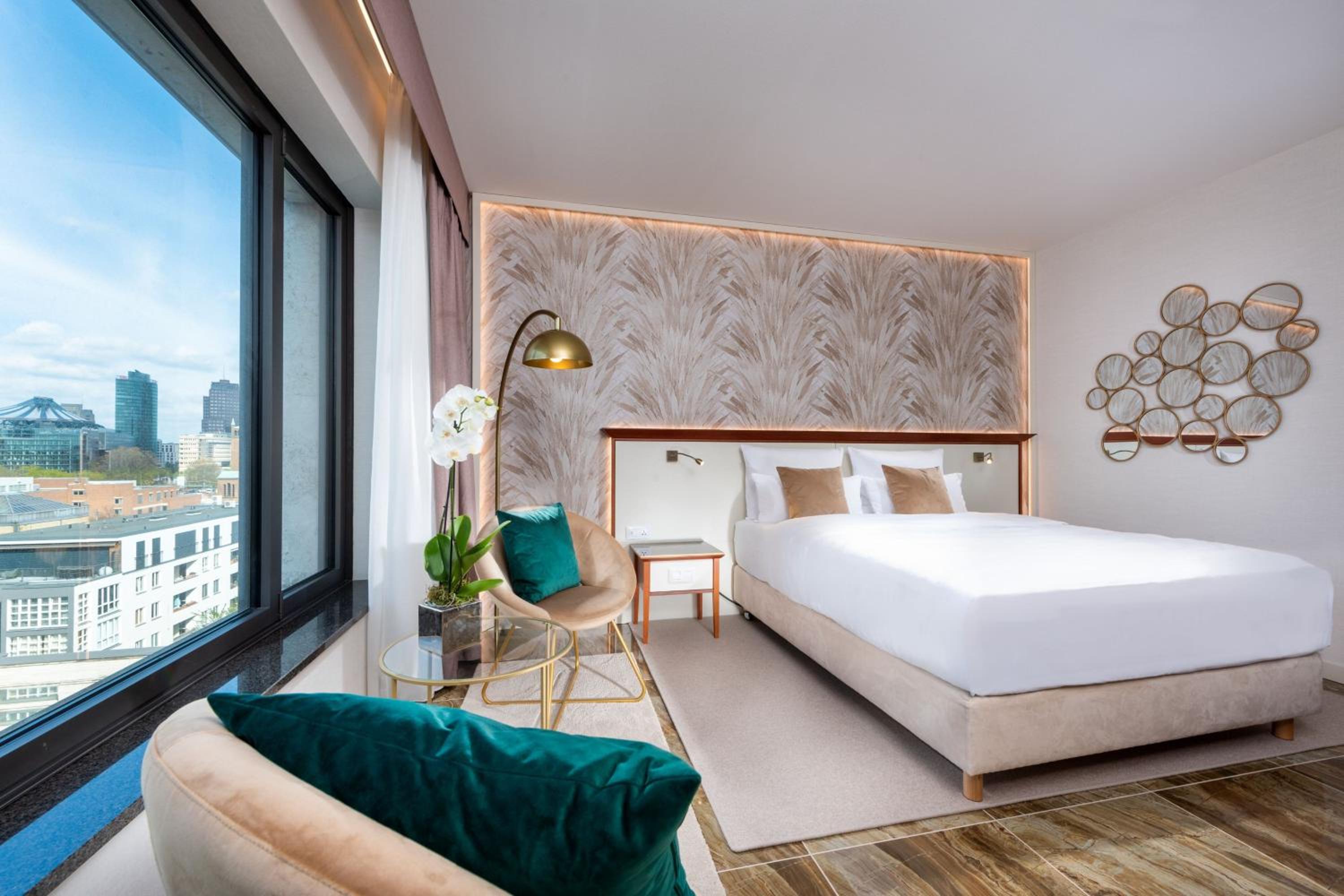 Executive Queen Room - Executive Lounge Access
