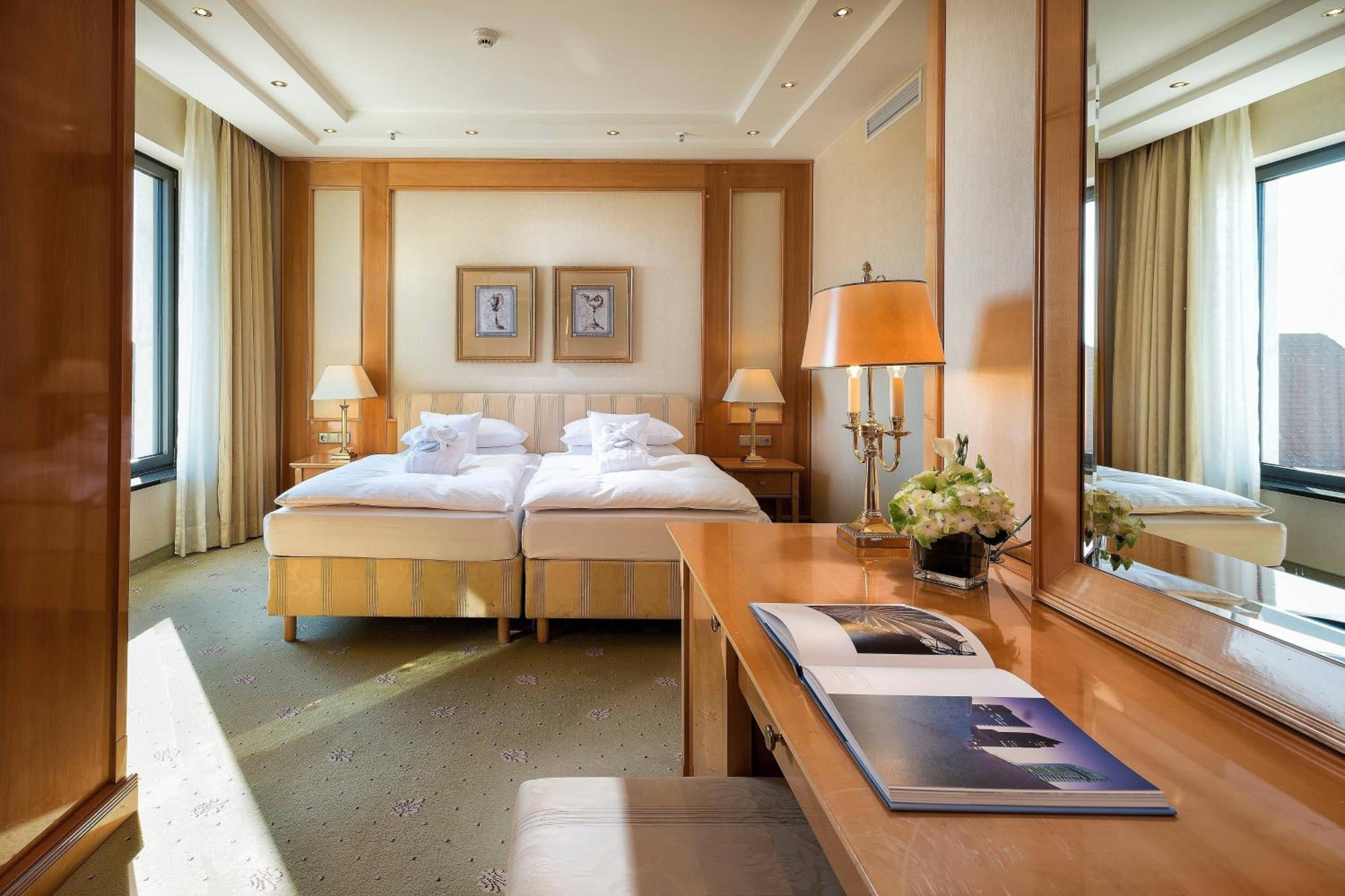 One-Bedroom Premium Suite thumbnail 5
