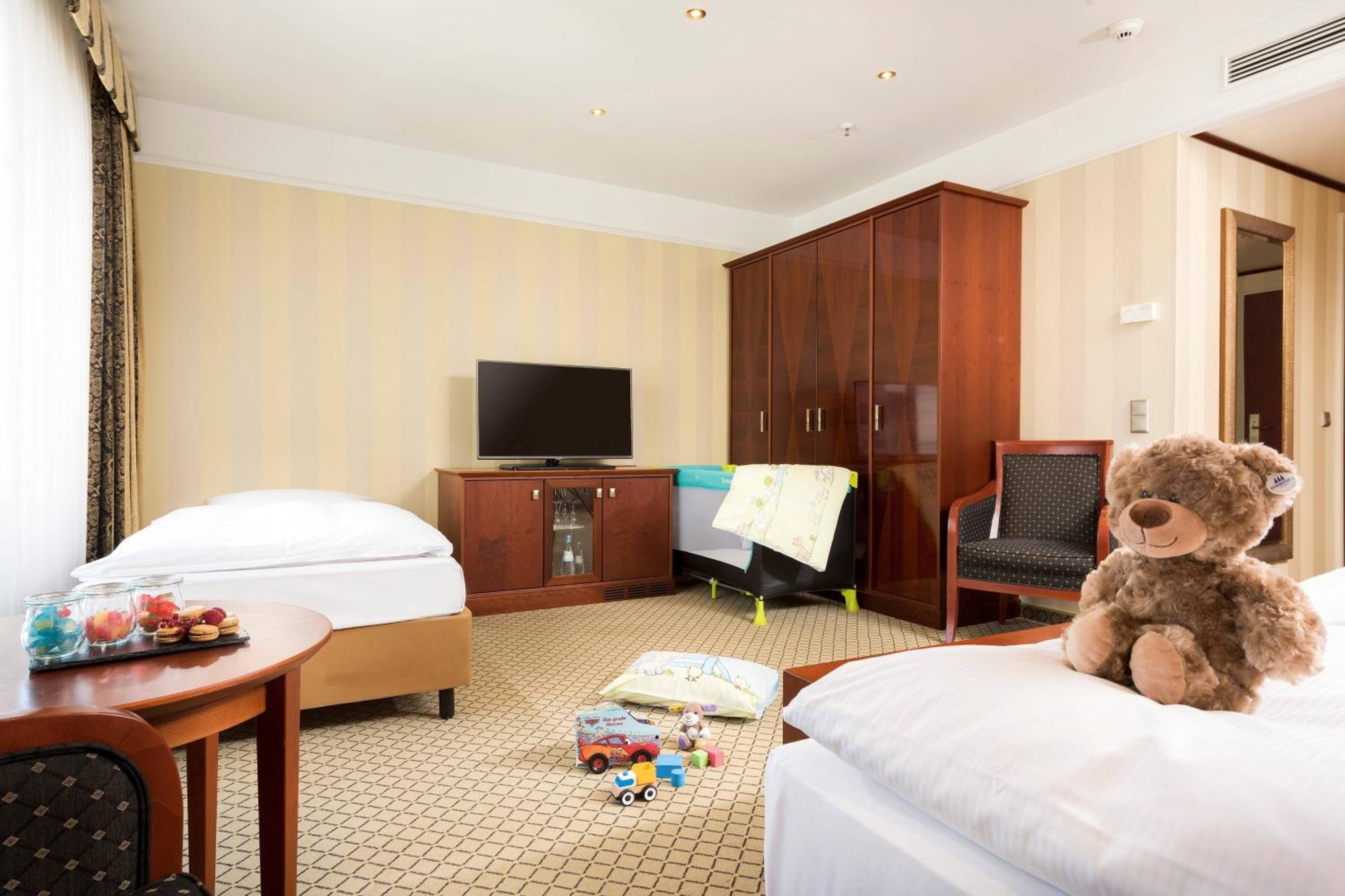 Classic Family Room, 1 King or 2 Twin/Single Bed(s)