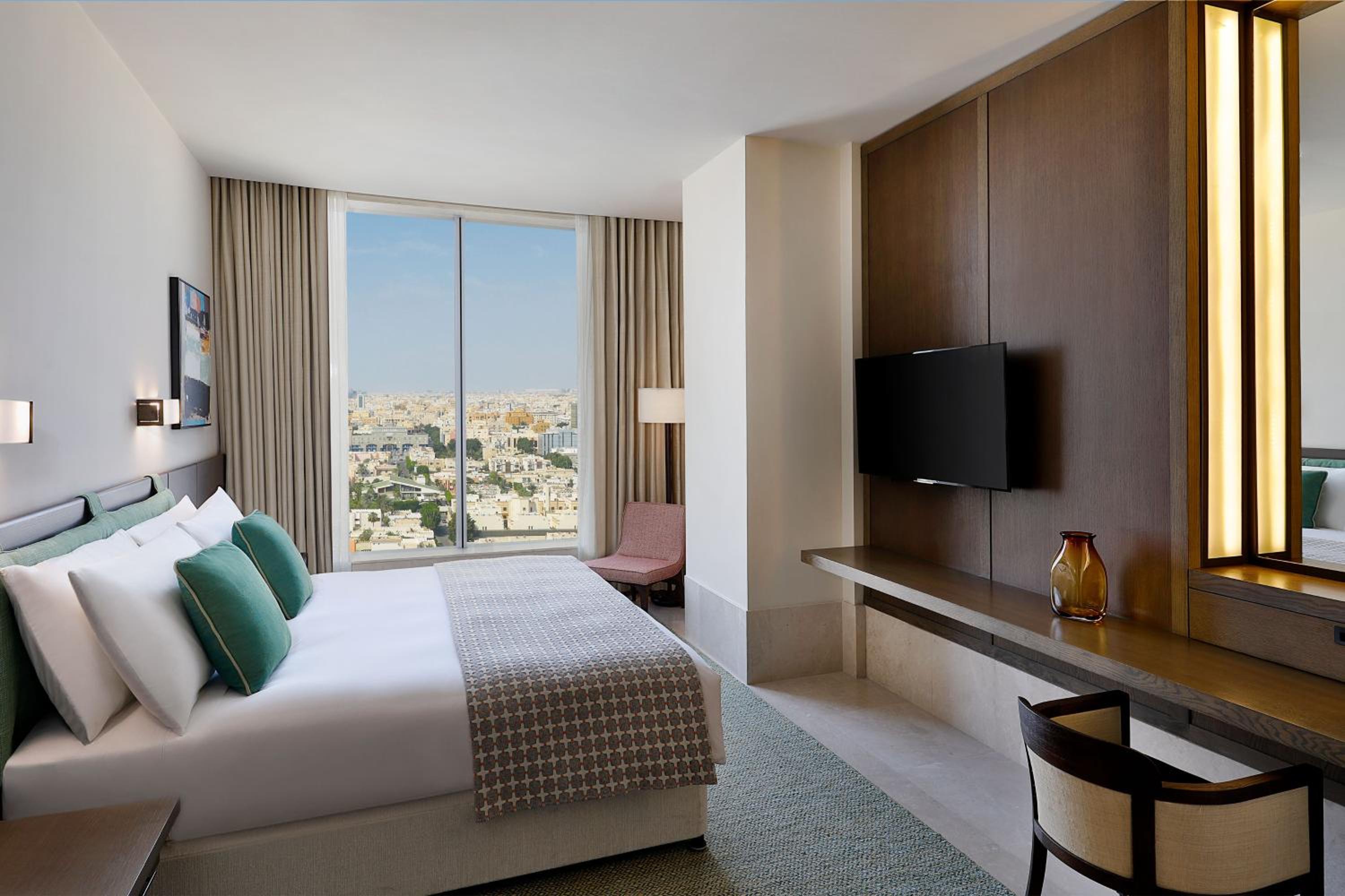 Junior Suite, 1 King, City view