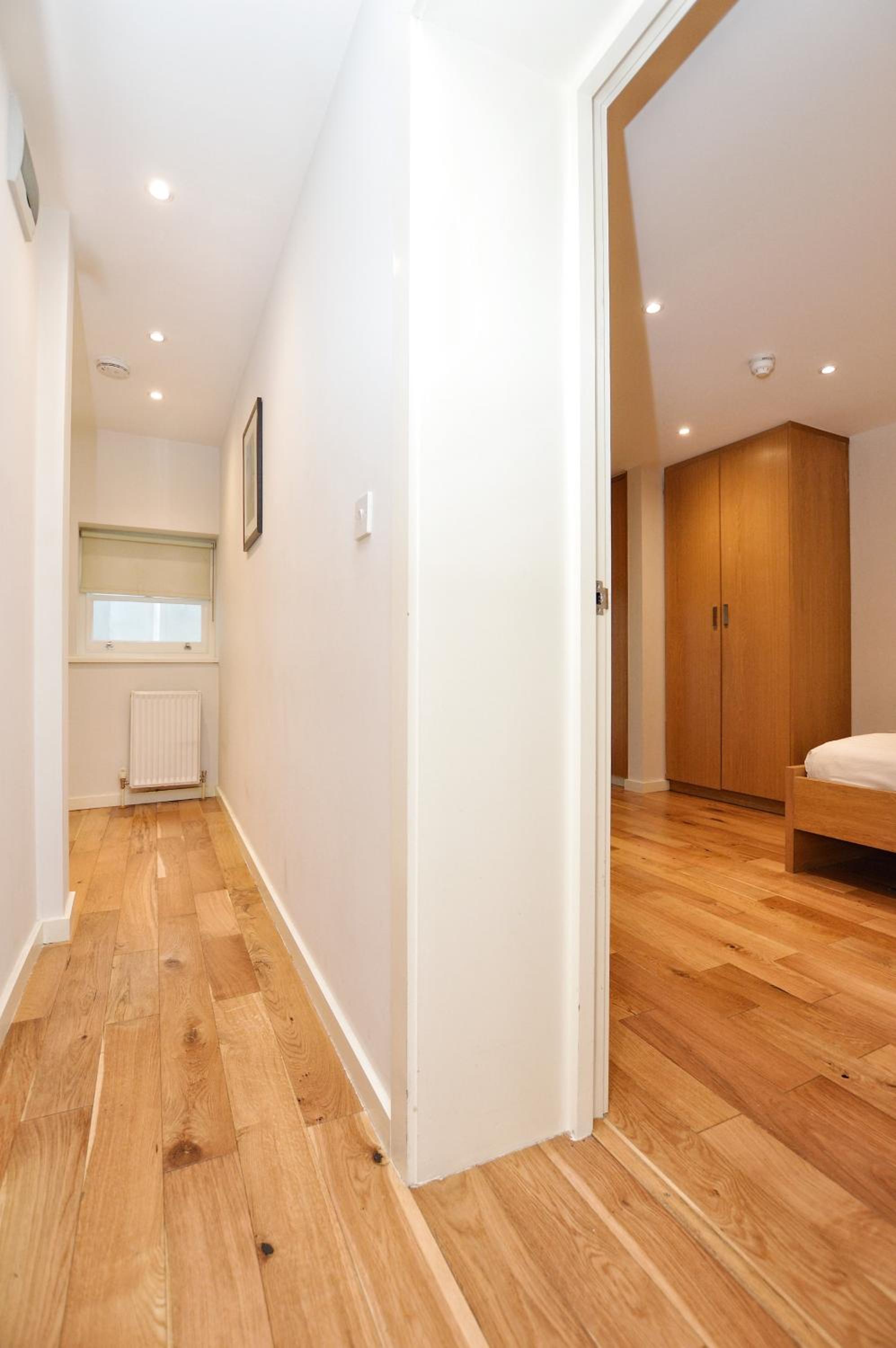 Lower Ground floor studio with Garden access photo 3