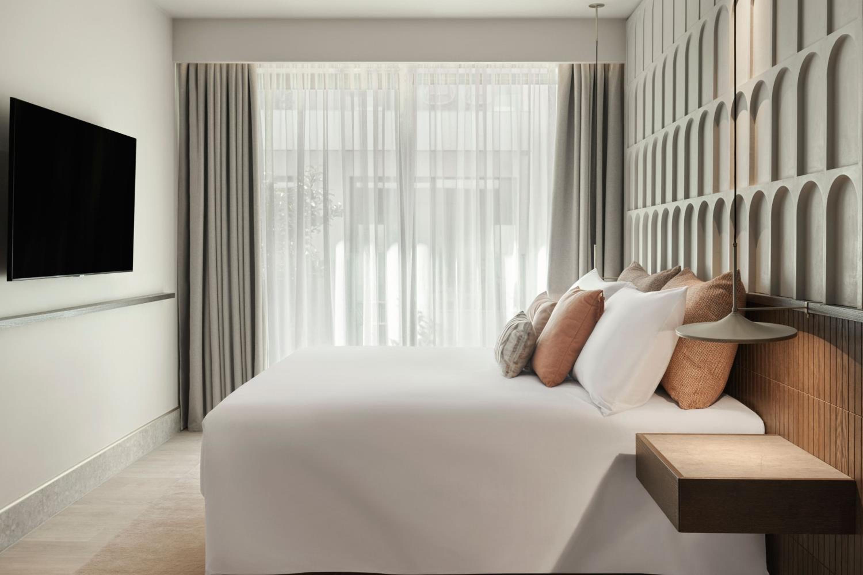 Deluxe King Room with Sofa Bed and City or Urban View - Photo 1