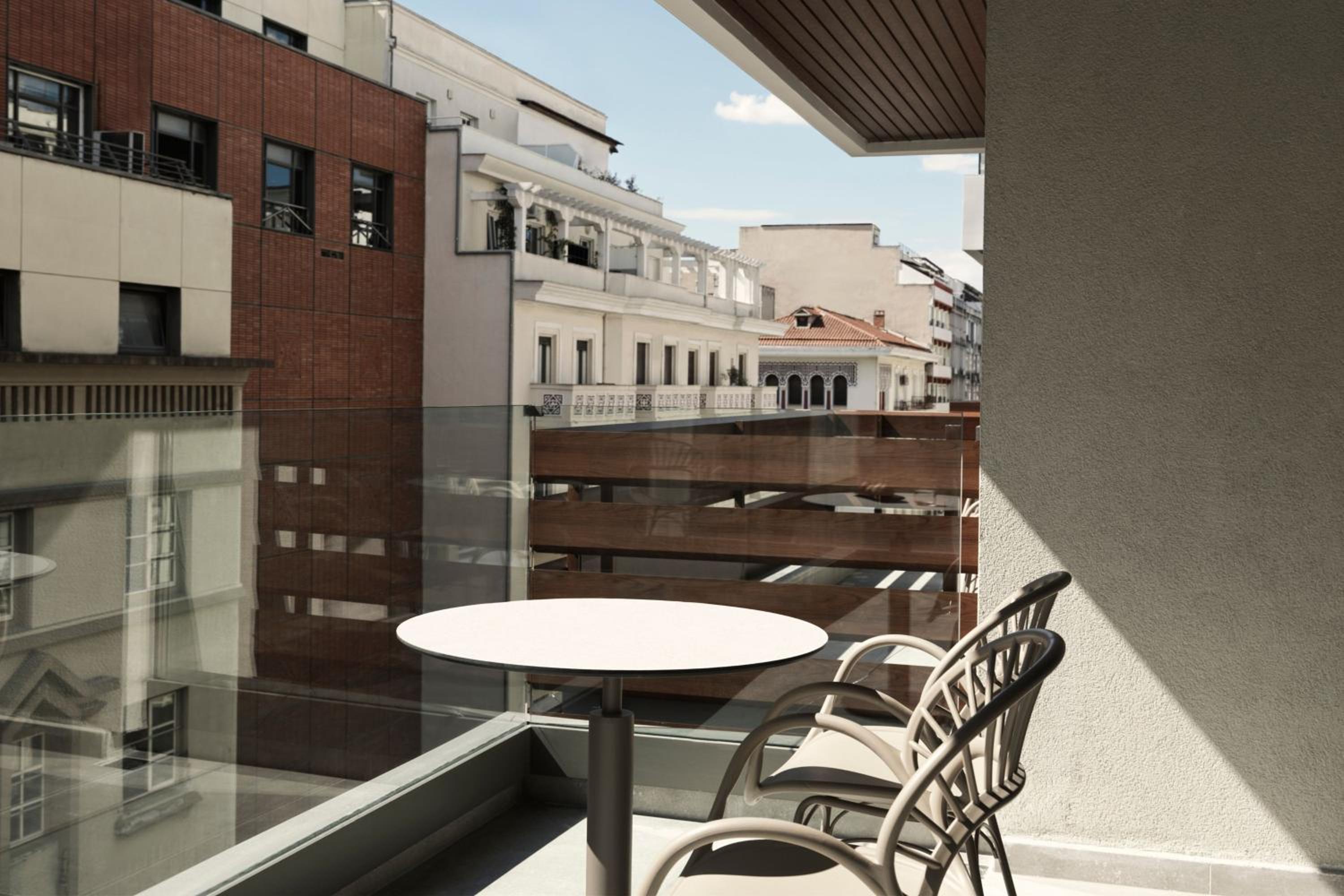 Superior King Room with Urban View and some with Balcony - Photo 8
